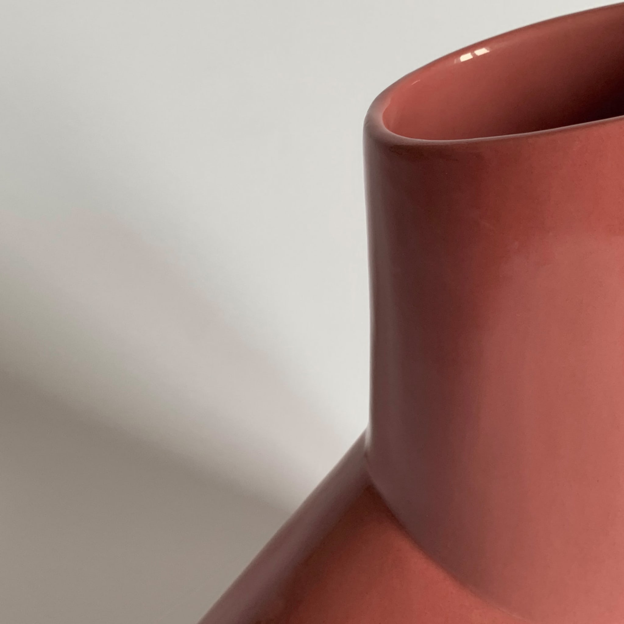 Vaso di ceramica alla cannella Menadi - Vista alternativa 3