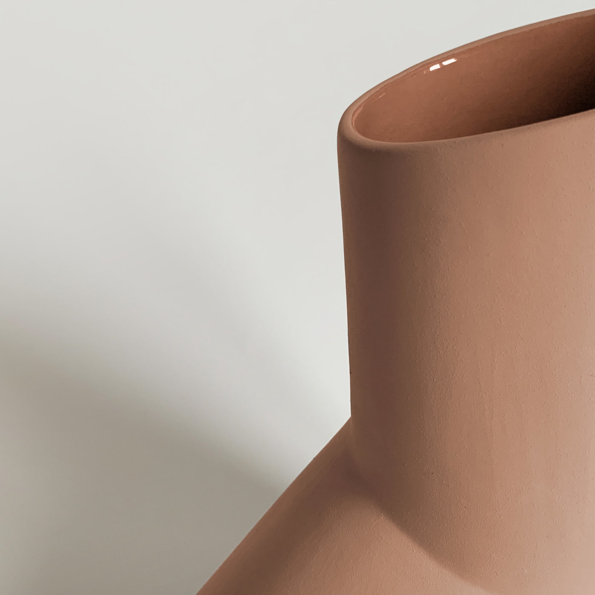Menadi Peach Ceramic Vase - Alternative view 4