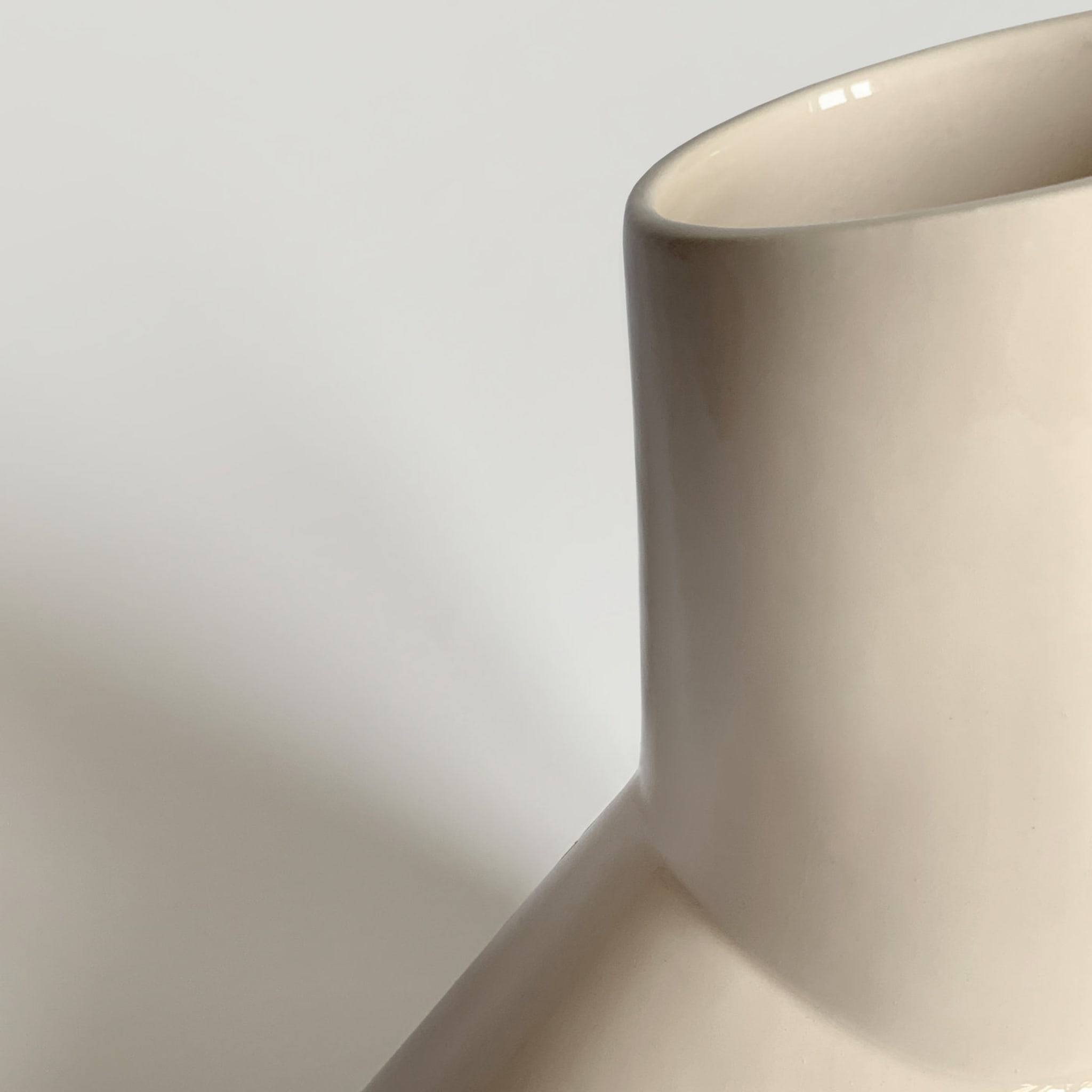 Vaso in ceramica avorio Menadi - Vista alternativa 3