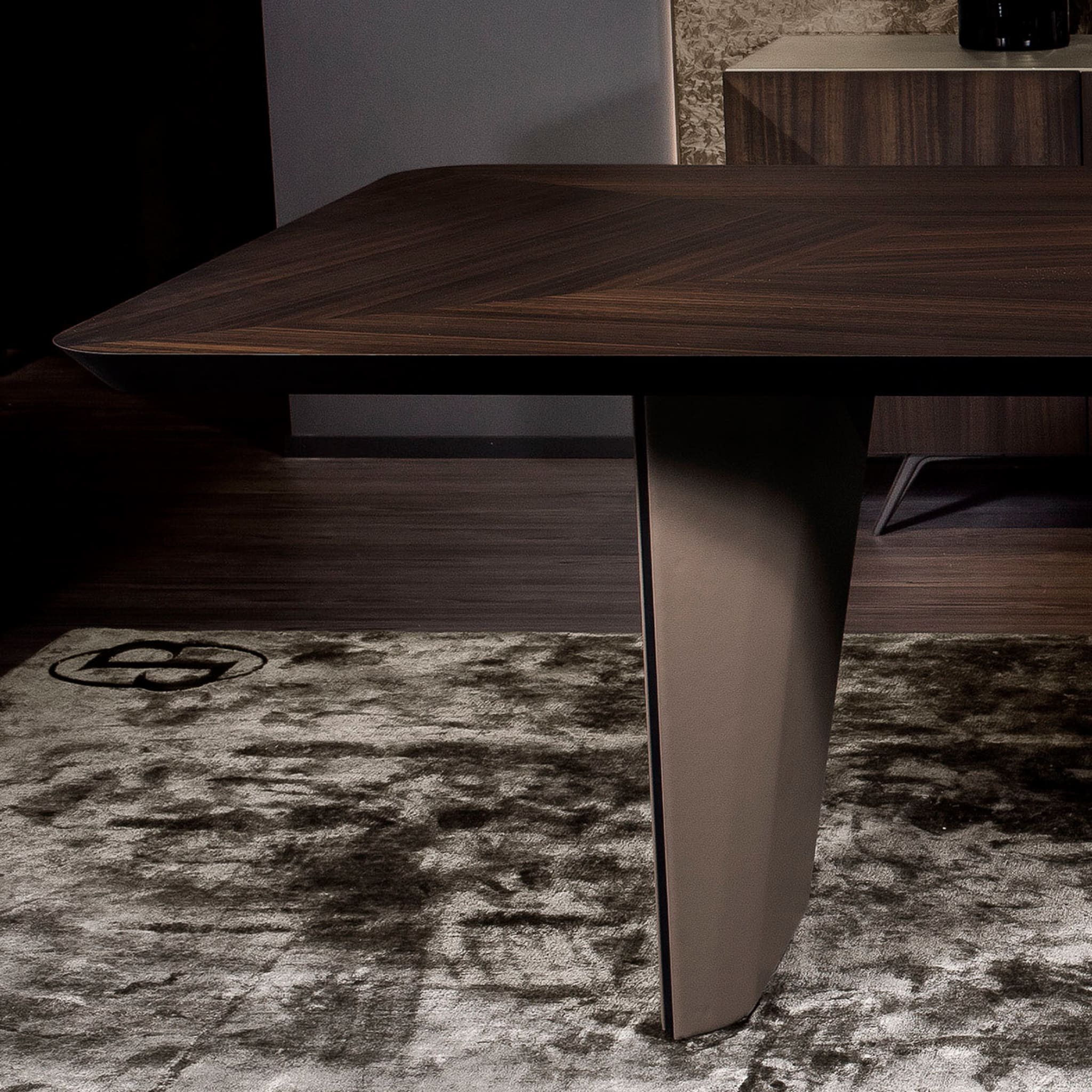Blade 250 Dining Table - Alternative view 2