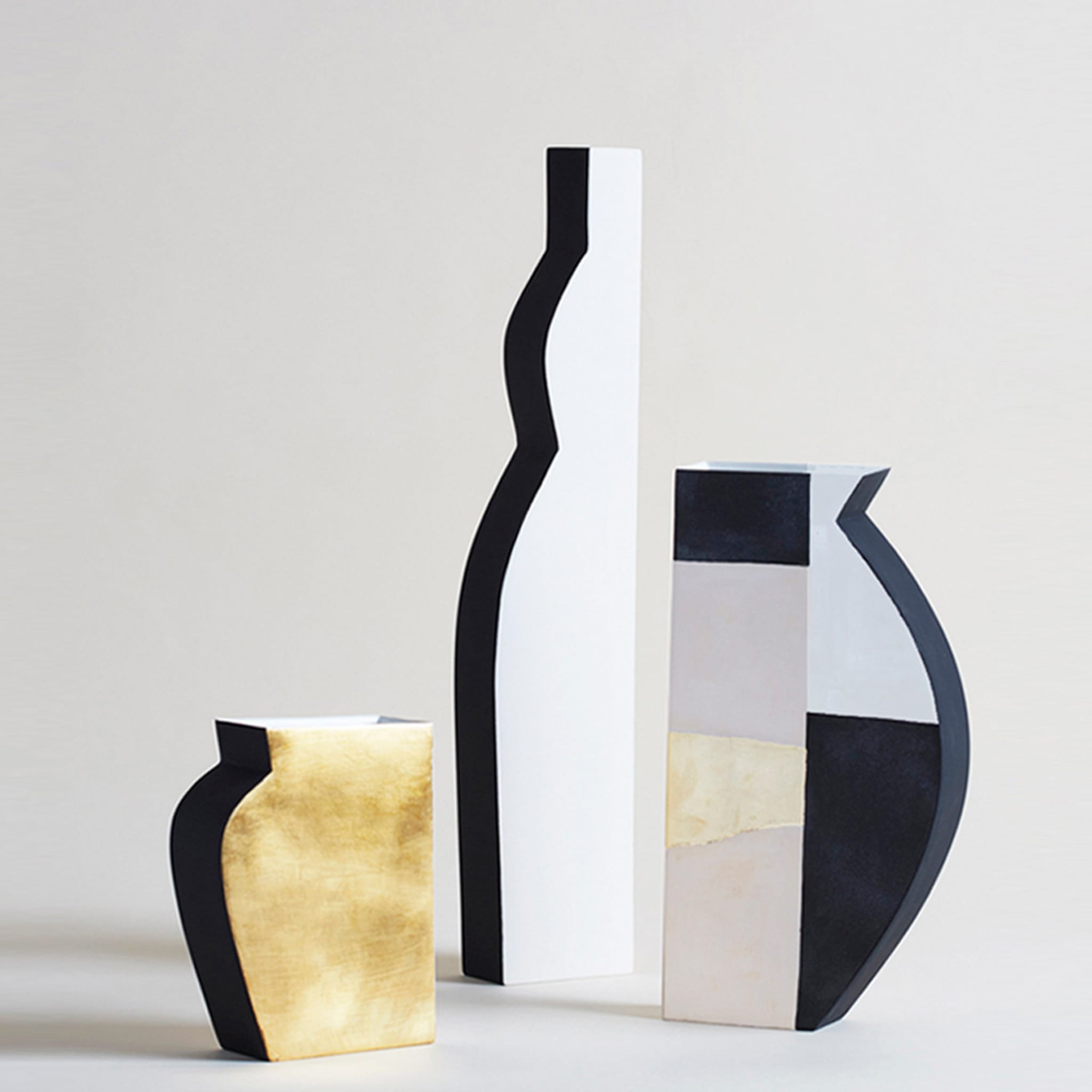 Gold and Black Small Pacay Vase with Gold Leaf - Alternative view 1