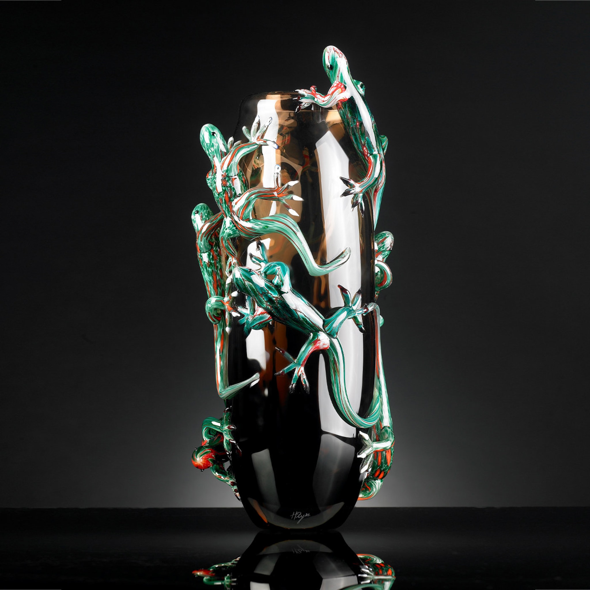 Grand vase en bronze avec 8 geckos verts - Vue alternative 3