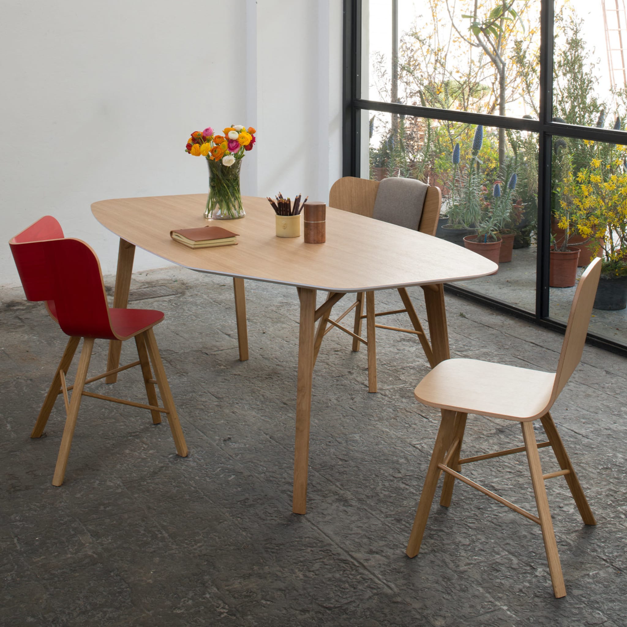 Tria Simple Oak Wood Chair - Alternative view 3
