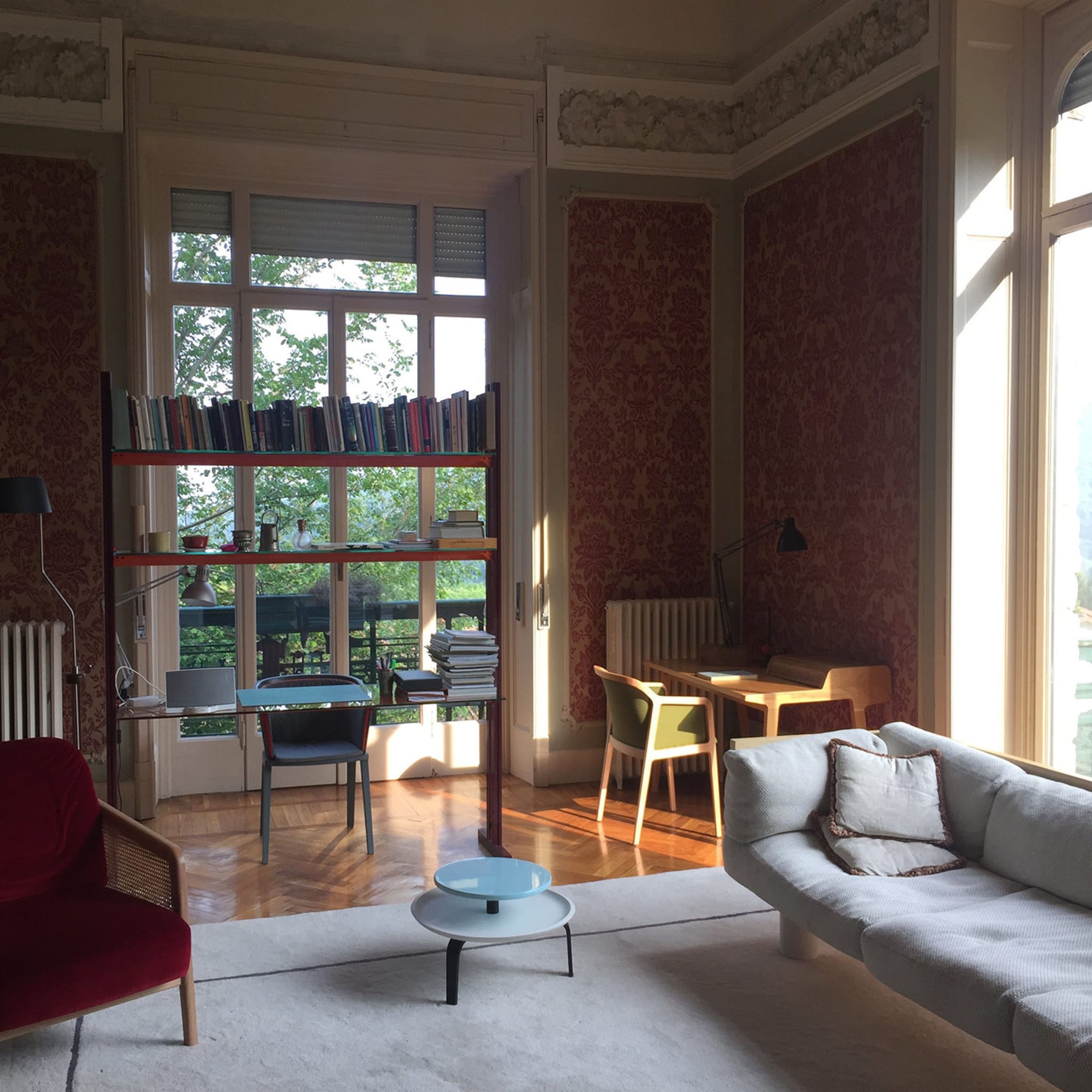 Vienna Lounge Natural Beech Red Armchair by Emmanuel Gallina - Alternative view 2