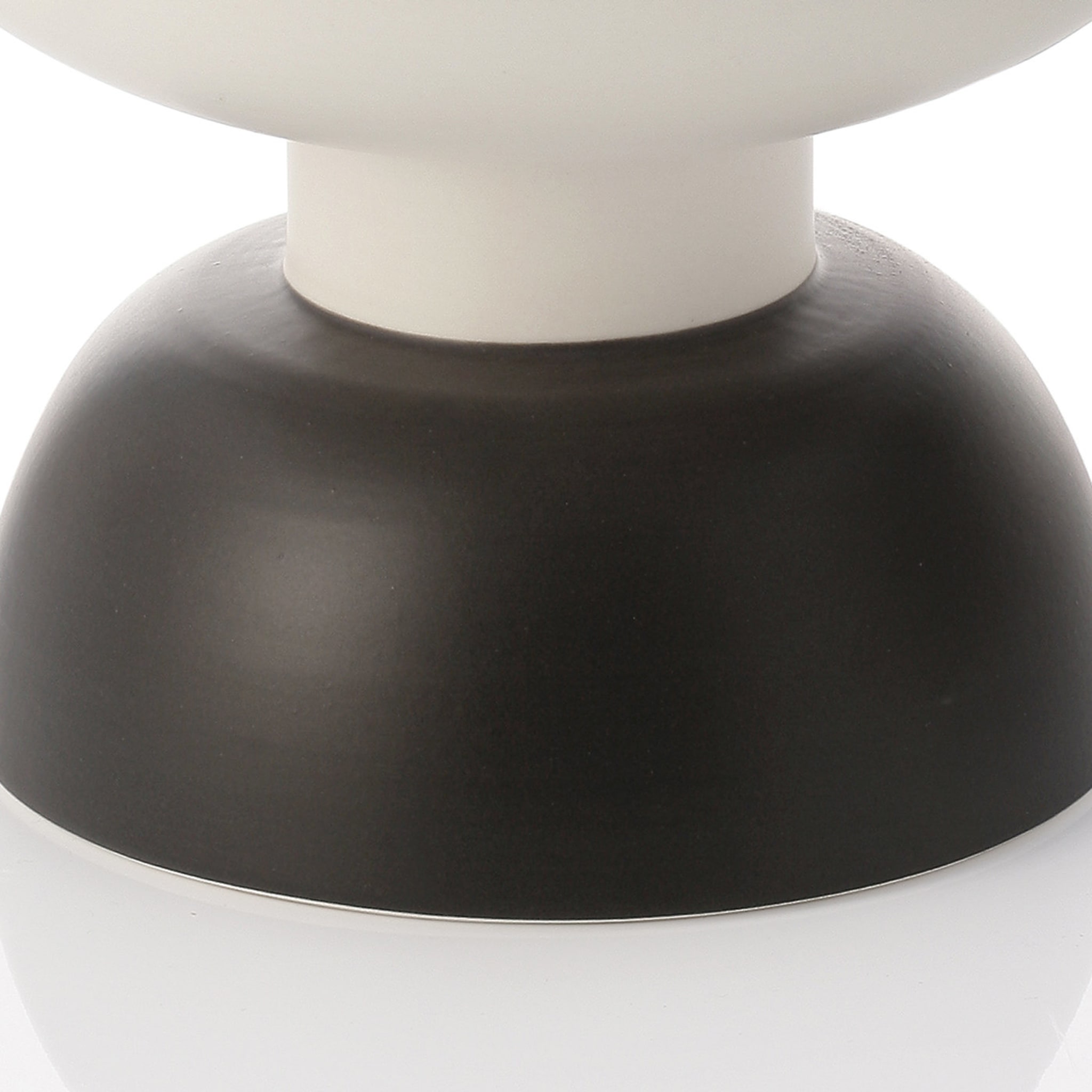 Small Black and White Centerpiece by Ettore Sottsass - Alternative view 2