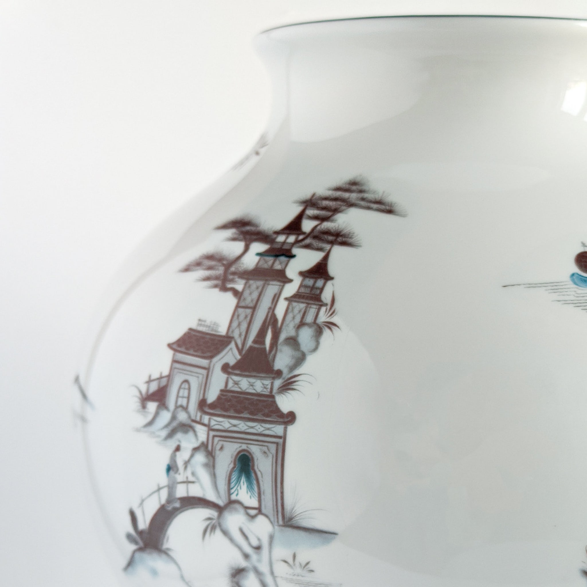Natsumi Small Amphora Vase - Alternative view 3