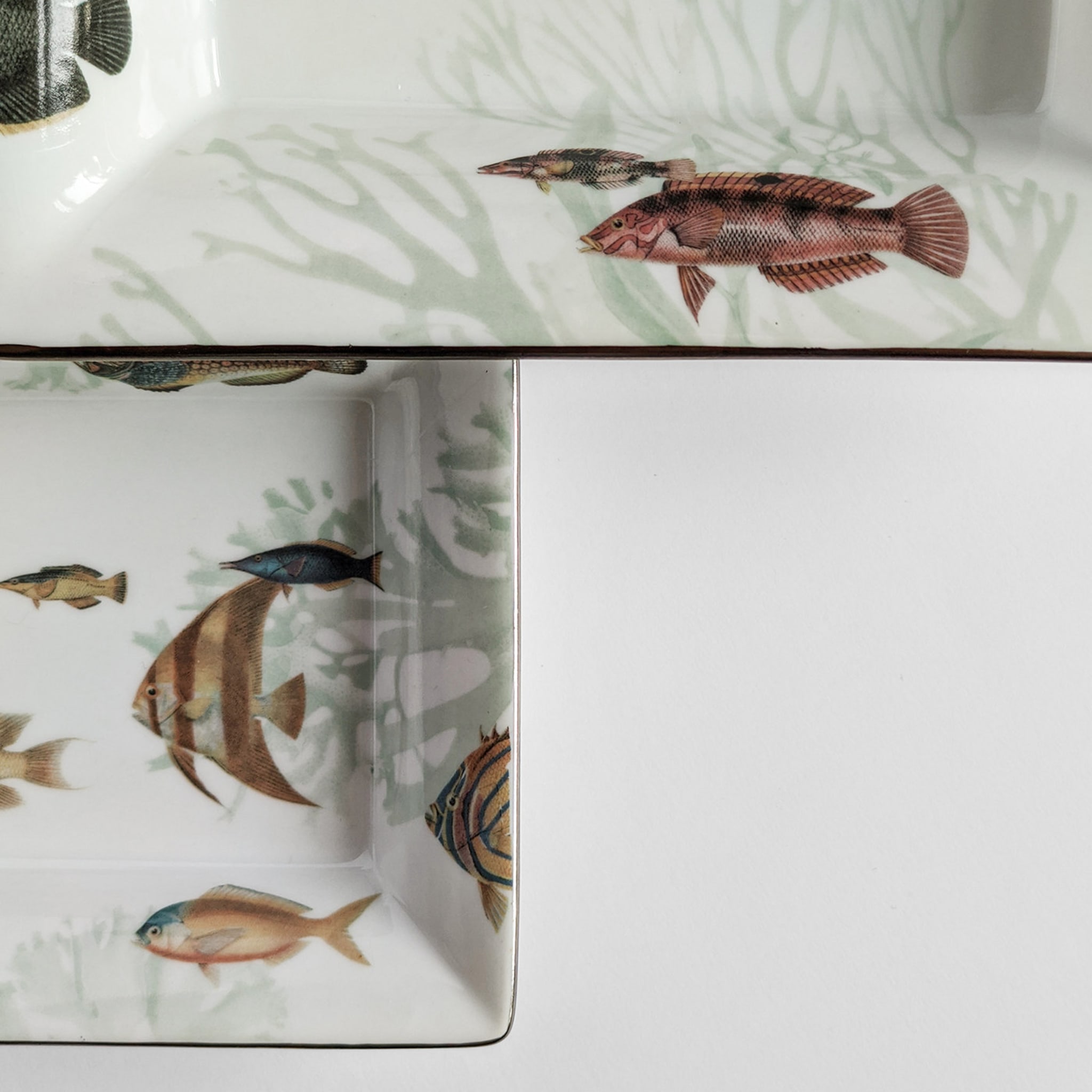 Amami Set Of Porcelain Ashtray And Vide-Poche With Tropical Fish - Alternative view 2