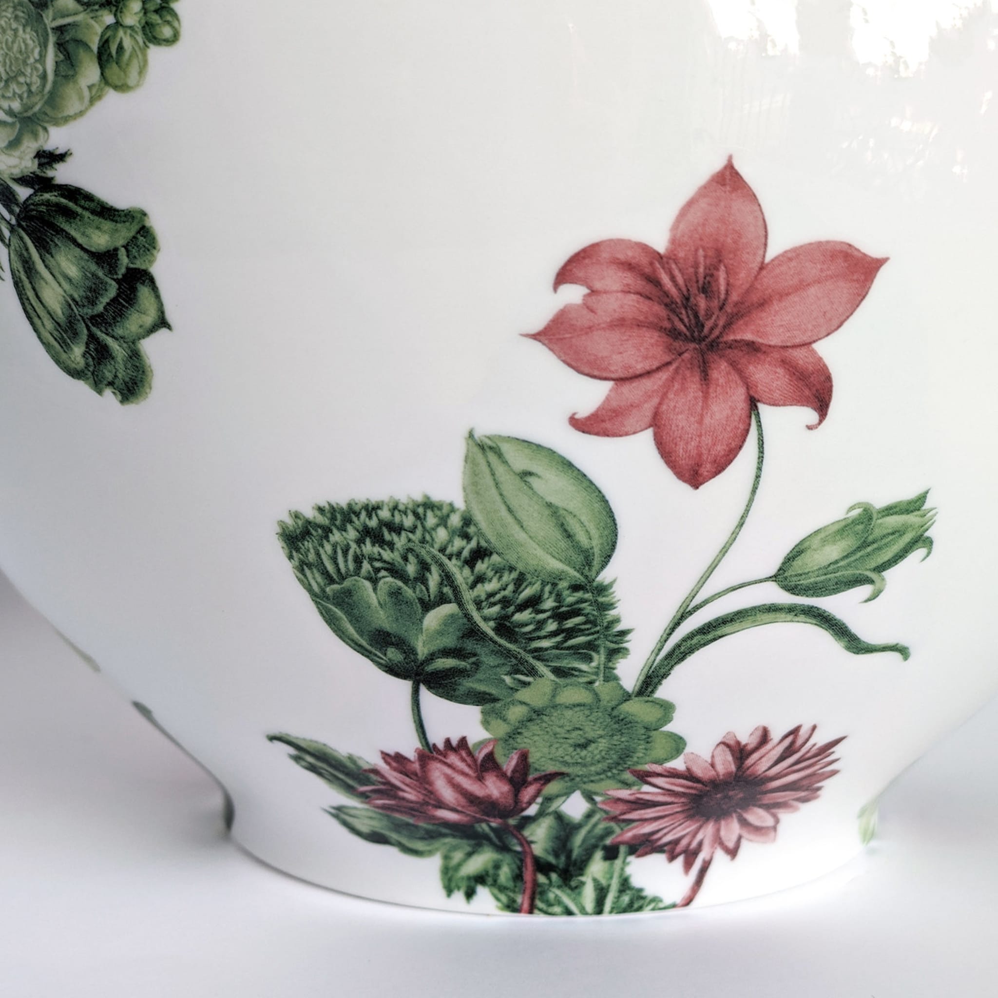 Amphora Porcelain Vase With Green And Red Flowers H24Cm - Alternative view 3