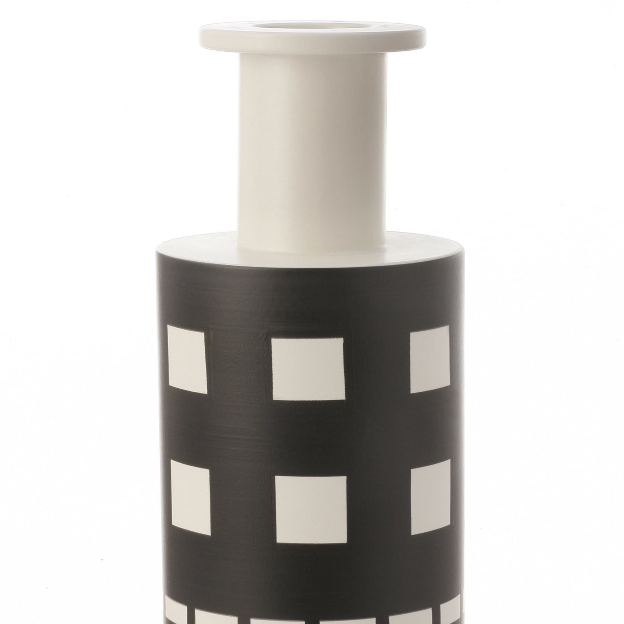 Black and White Reel Vase by Ettore Sottsass - Alternative view 1