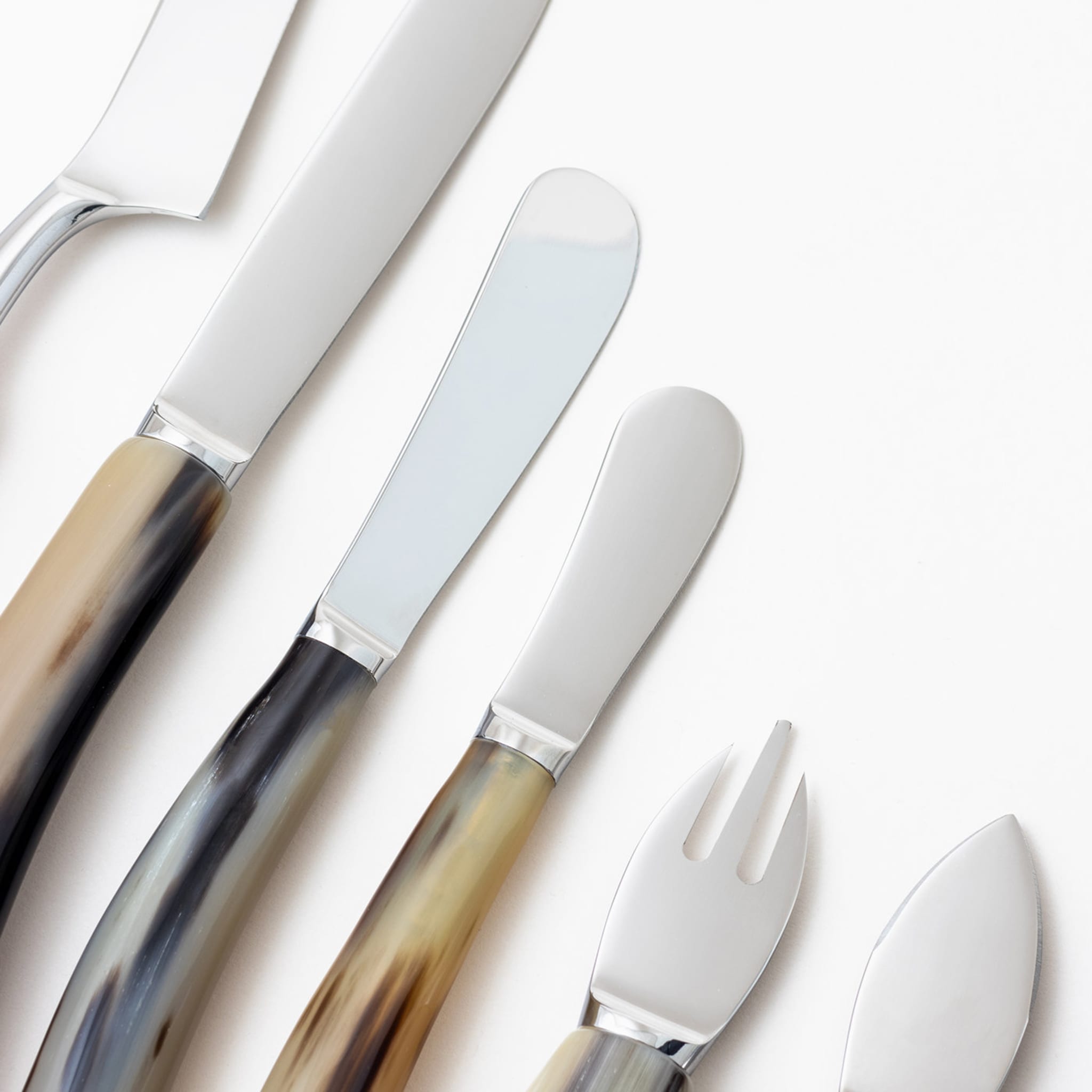 Cheese Cutlery Set in Natural Horn - Alternative view 1