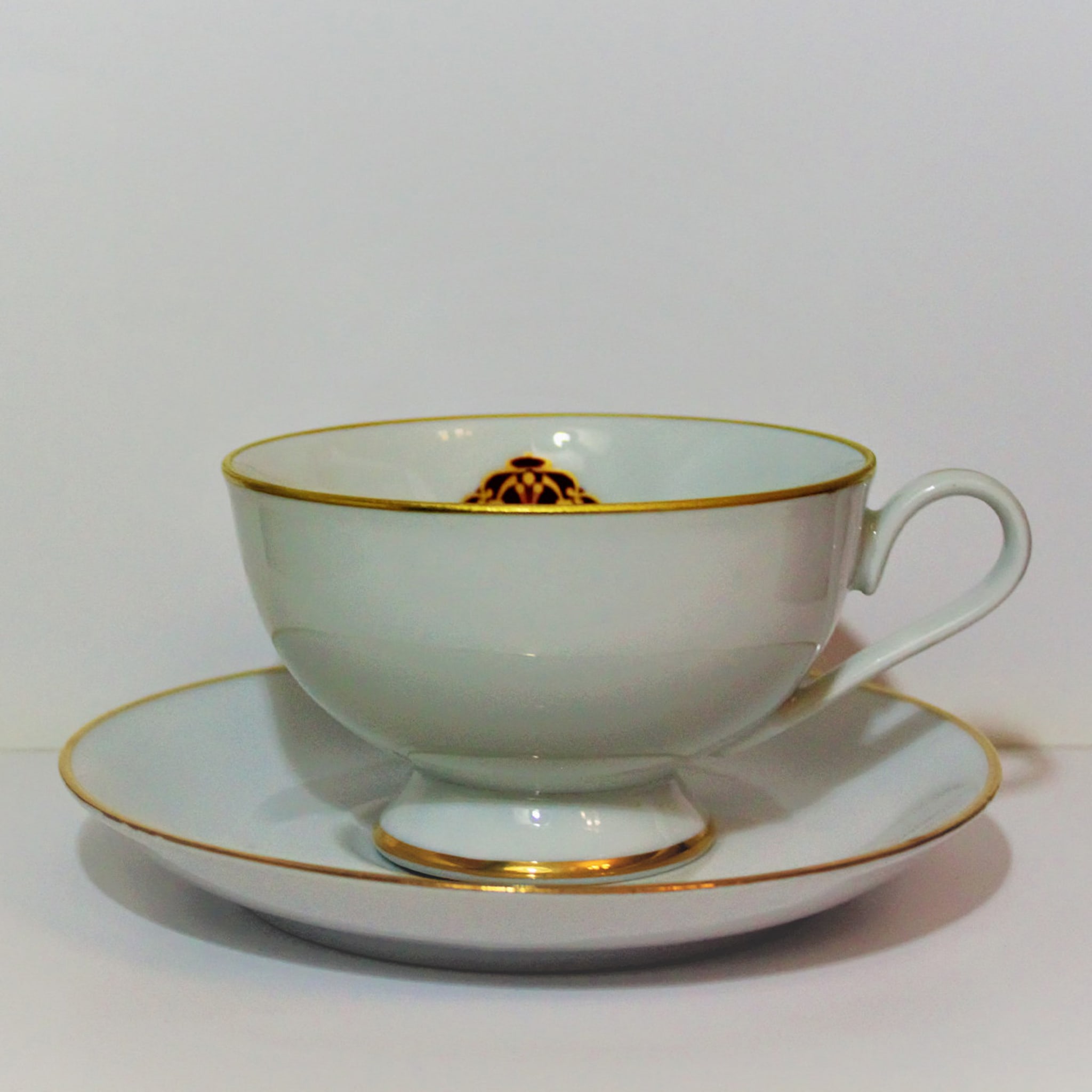 UOVO Bordeaux Tea Cup with saucer - Set of 4 - Alternative view 1