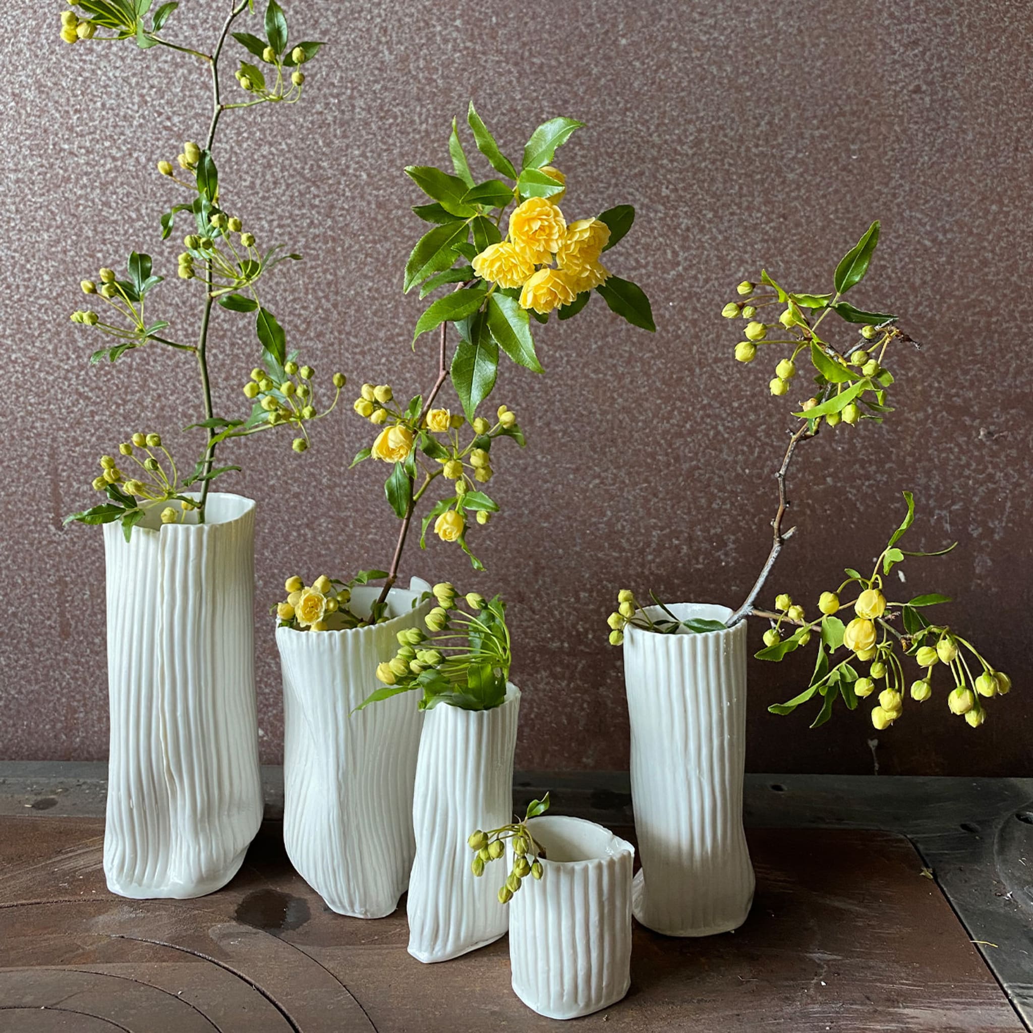 Set of 5 Ribbed Porcelain Vases - Alternative view 1