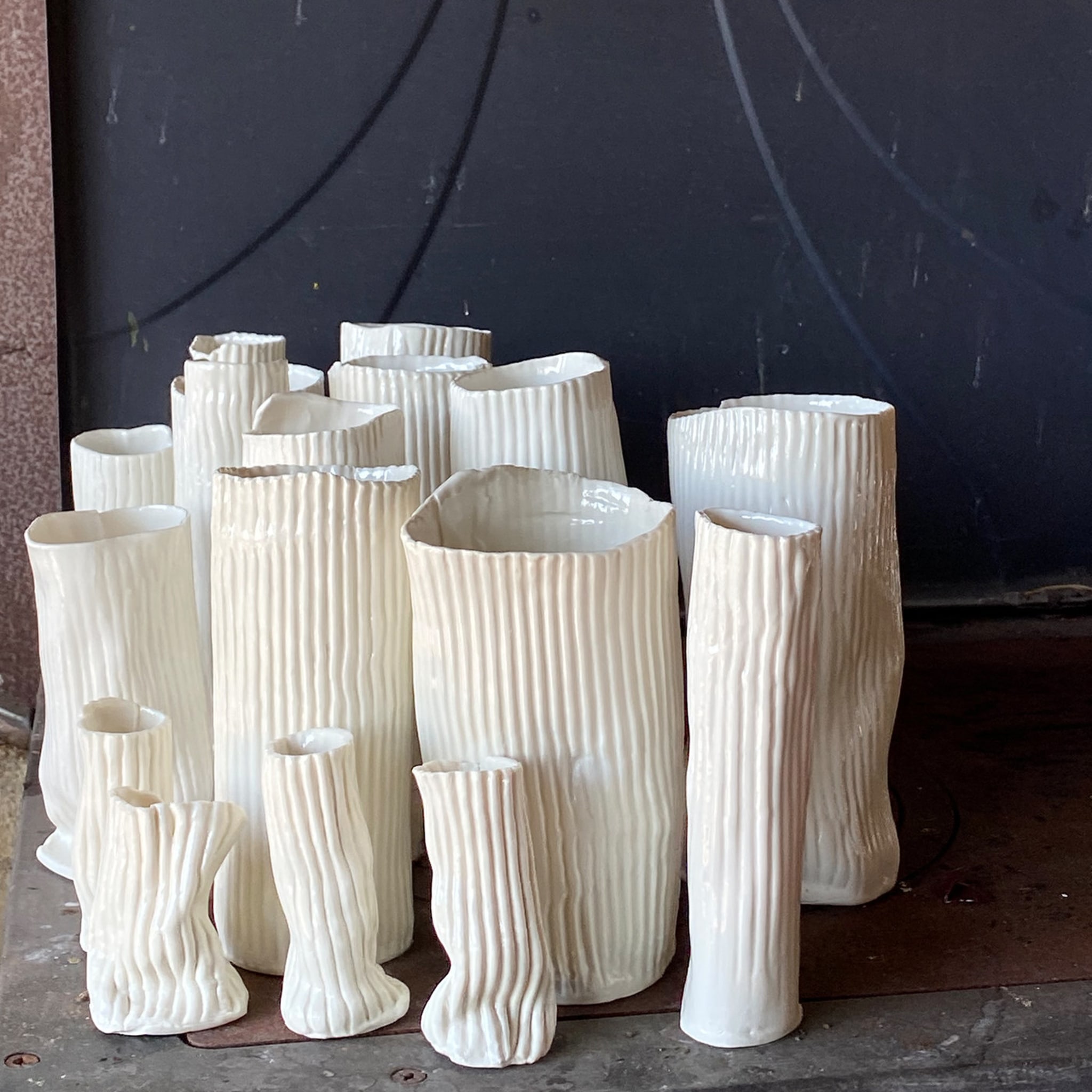 Set of 5 Ribbed Porcelain Vases - Alternative view 3