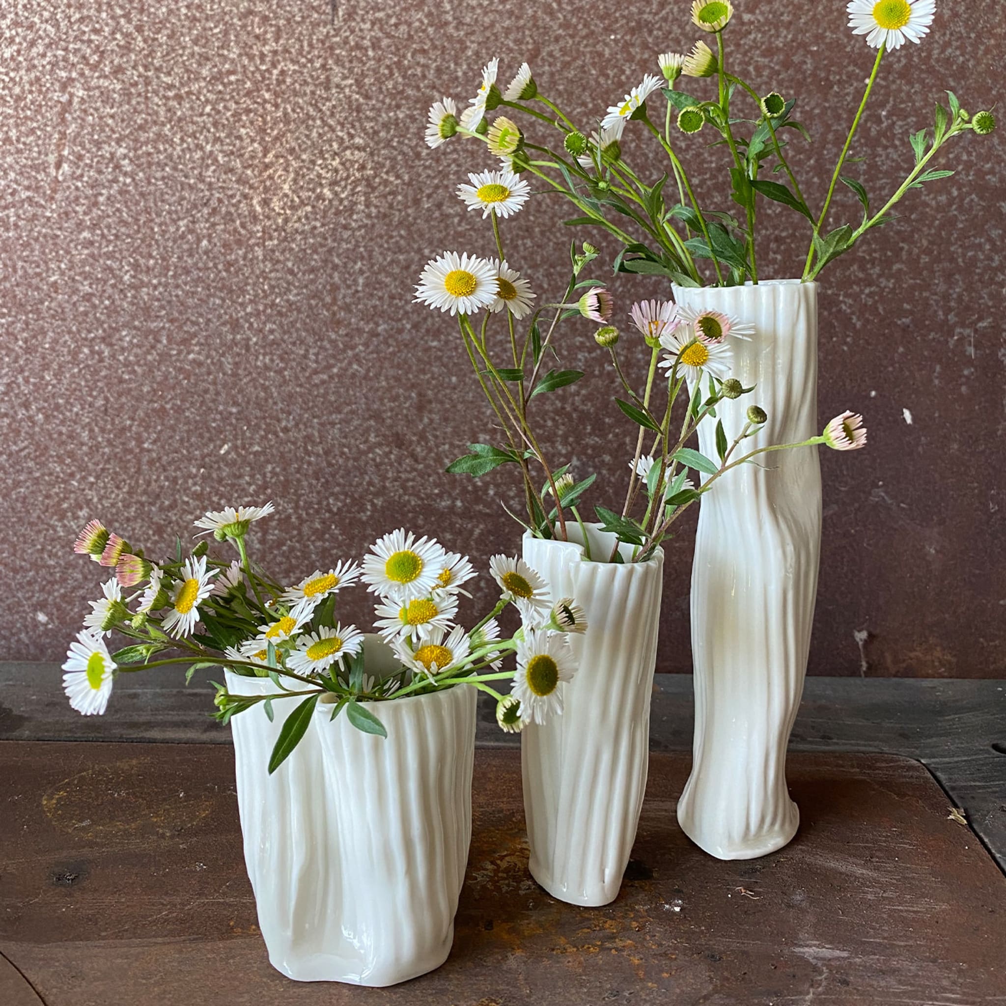 Set of 3 Ribbed Porcelain Vases - Alternative view 1