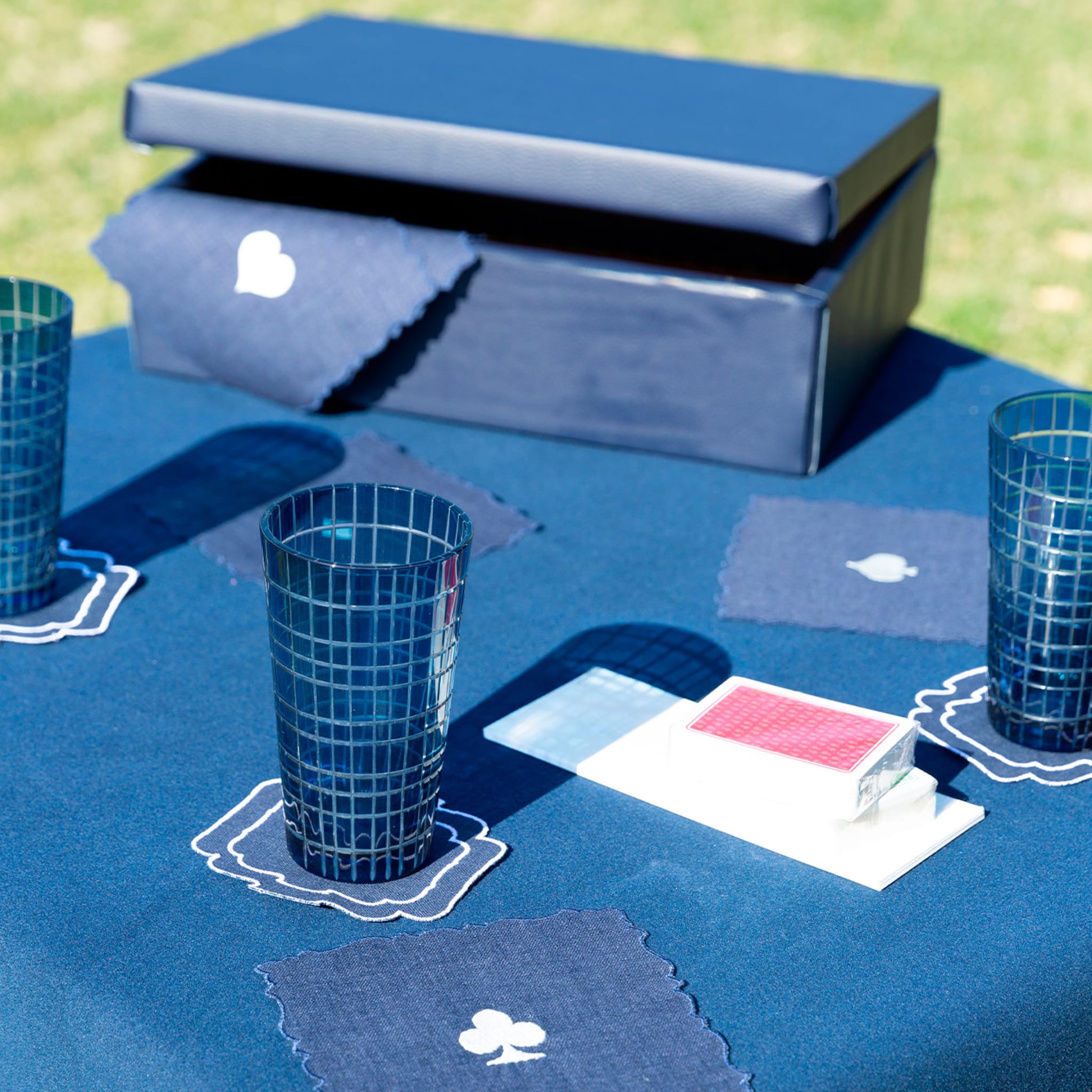 Game Tablecloth with Leather Box - Alternative view 3