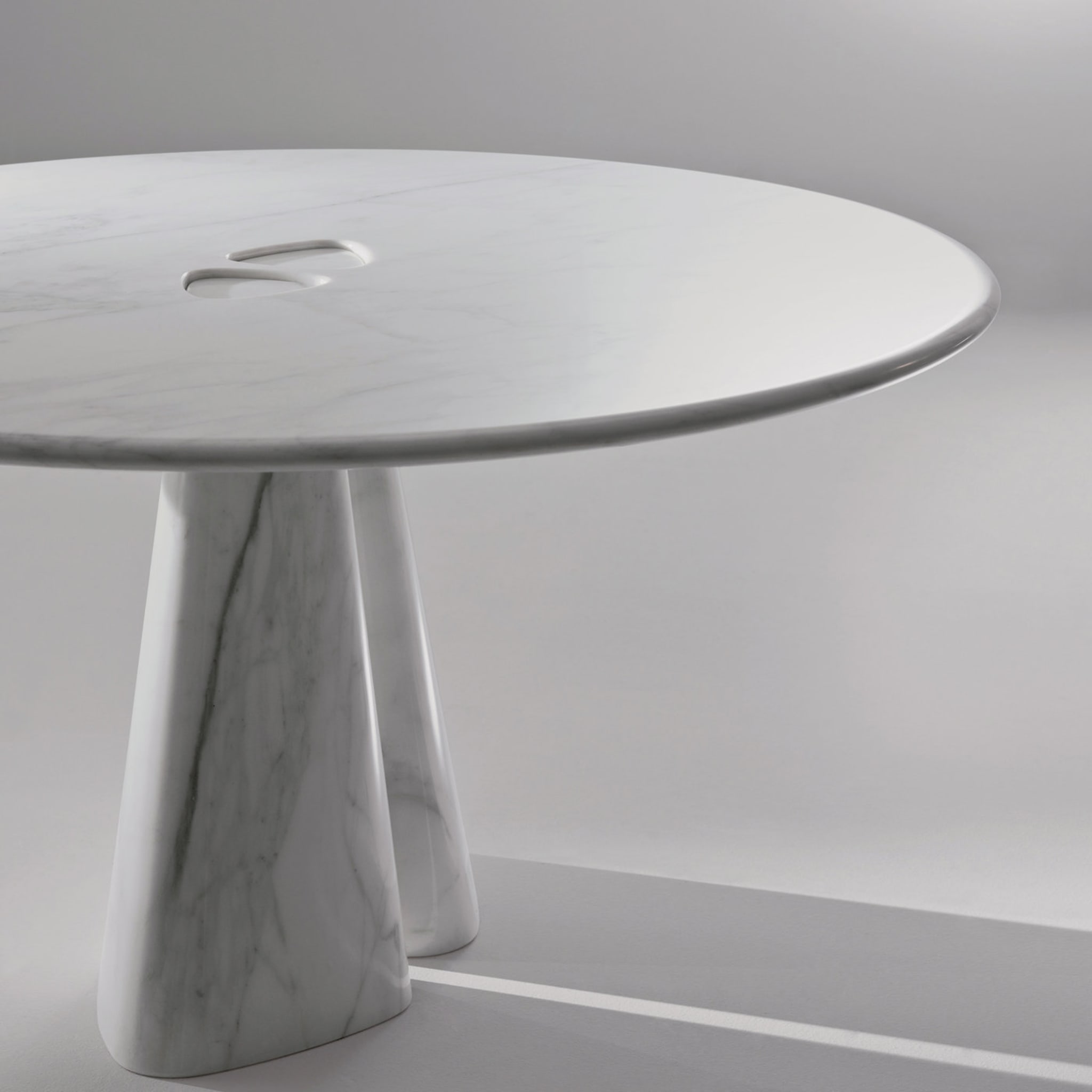 Raja Round Table by Bartoli Design - Alternative view 2