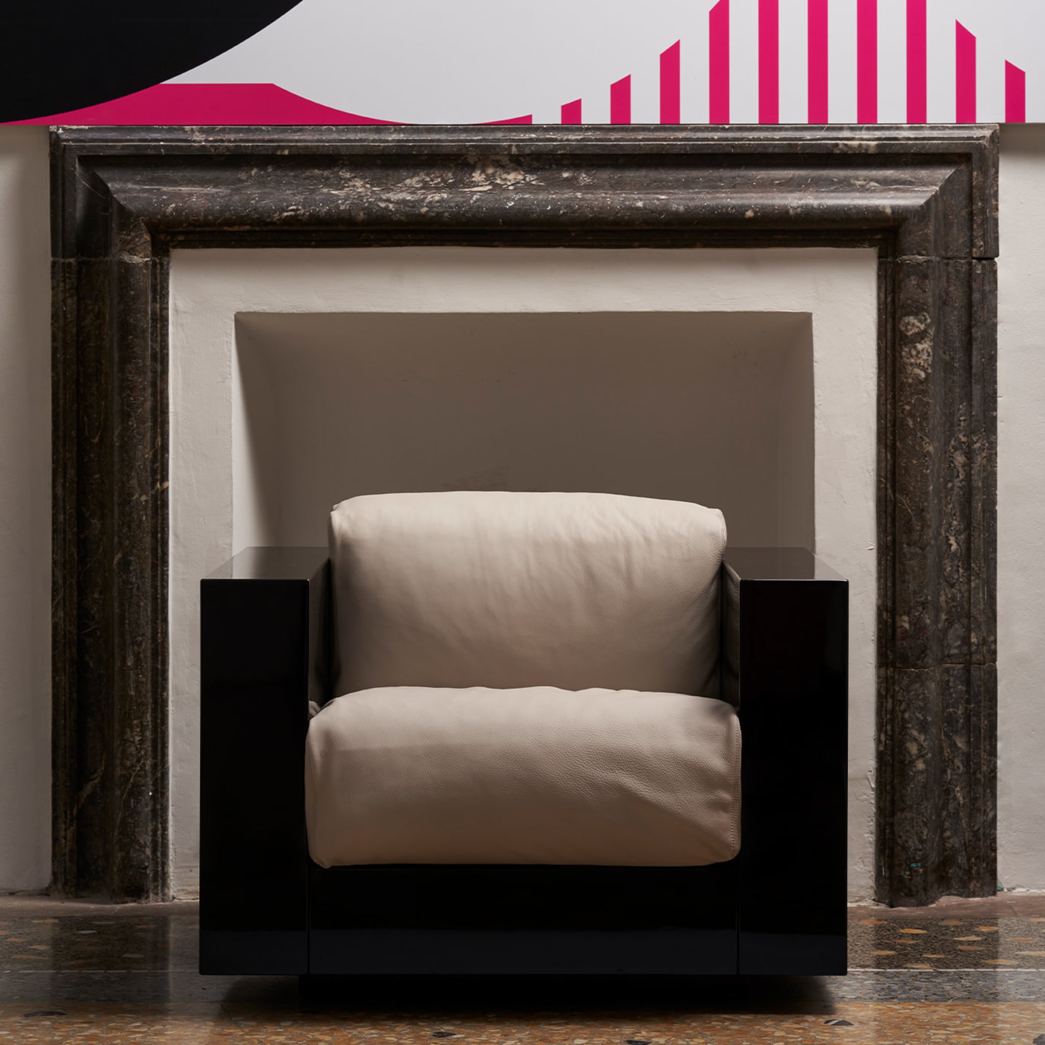 Saratoga White Armchair by Lella and Massimo Vignelli - Alternative view 2
