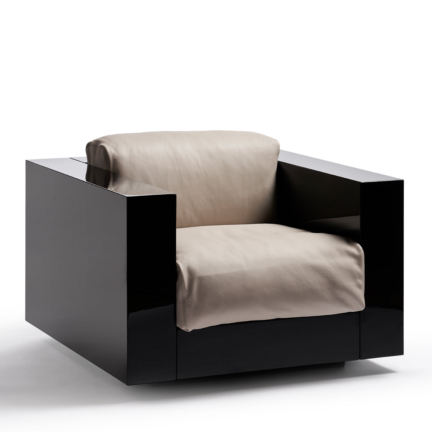 Saratoga White Armchair by Lella and Massimo Vignelli Poltronova
