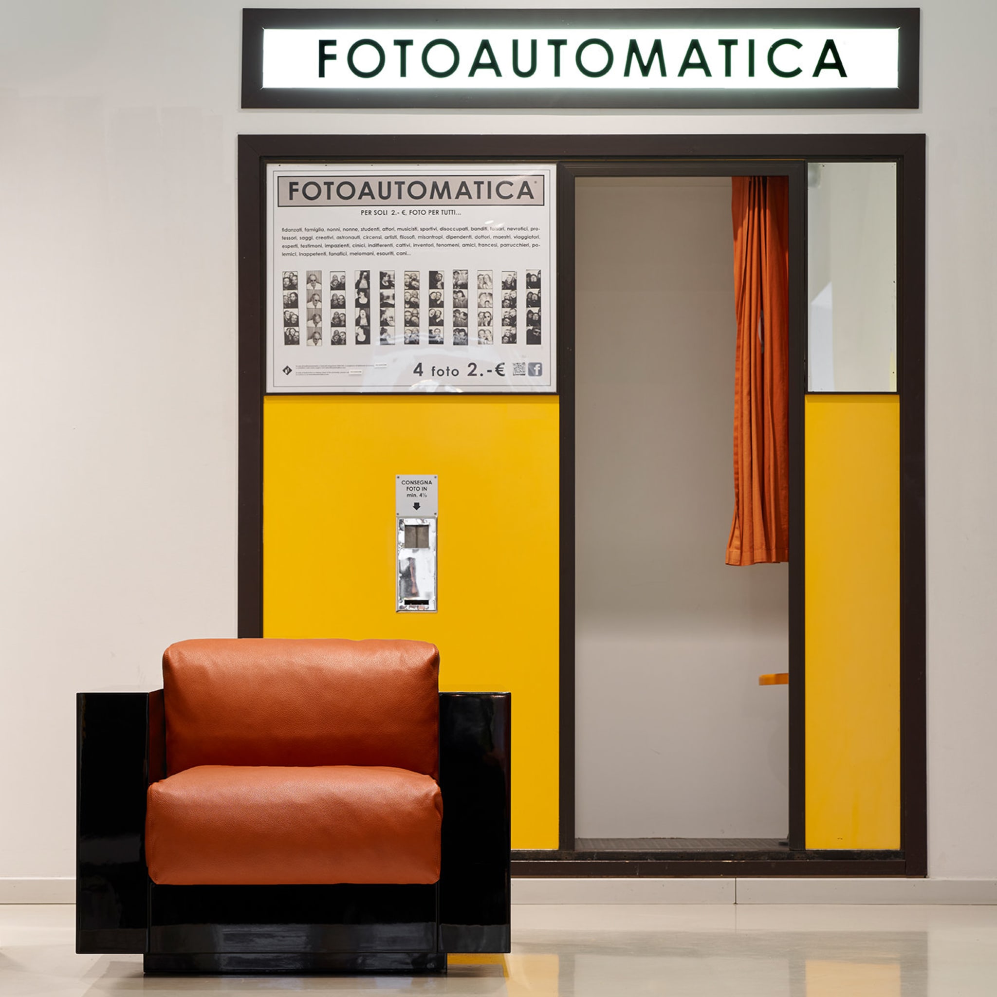 Saratoga Orange Armchair by Lella and Massimo Vignelli - Alternative view 2