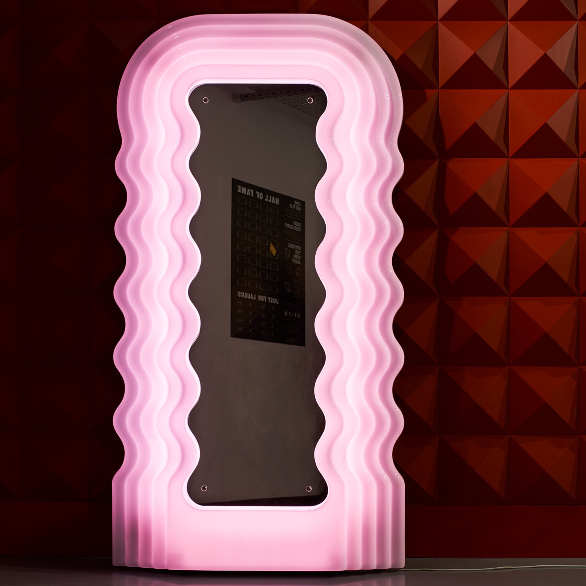 Ultrafragola Floor Mirror and Lamp by Ettore Sottsass - Alternative view 4