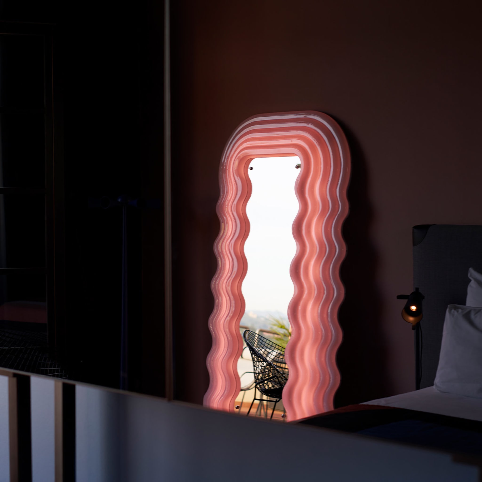 Ultrafragola Floor Mirror and Lamp by Ettore Sottsass - Alternative view 5