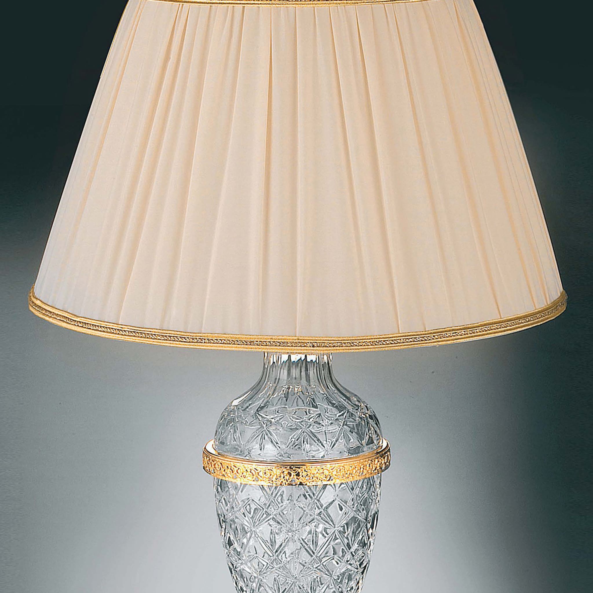 White and Gold Dresser Lamp - Alternative view 1