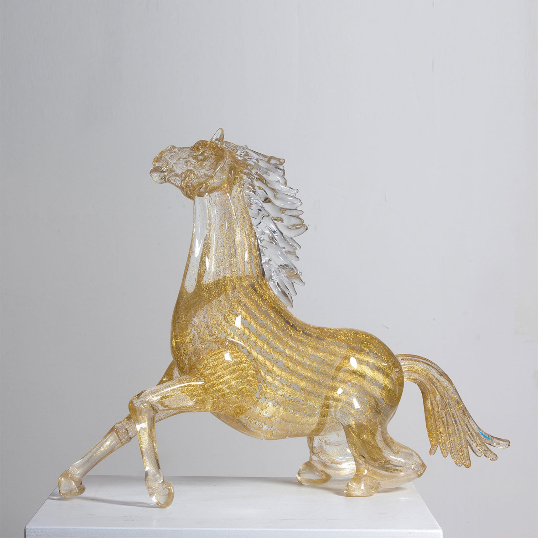 Large Gold Glass Sitting Horse - Alternative view 1