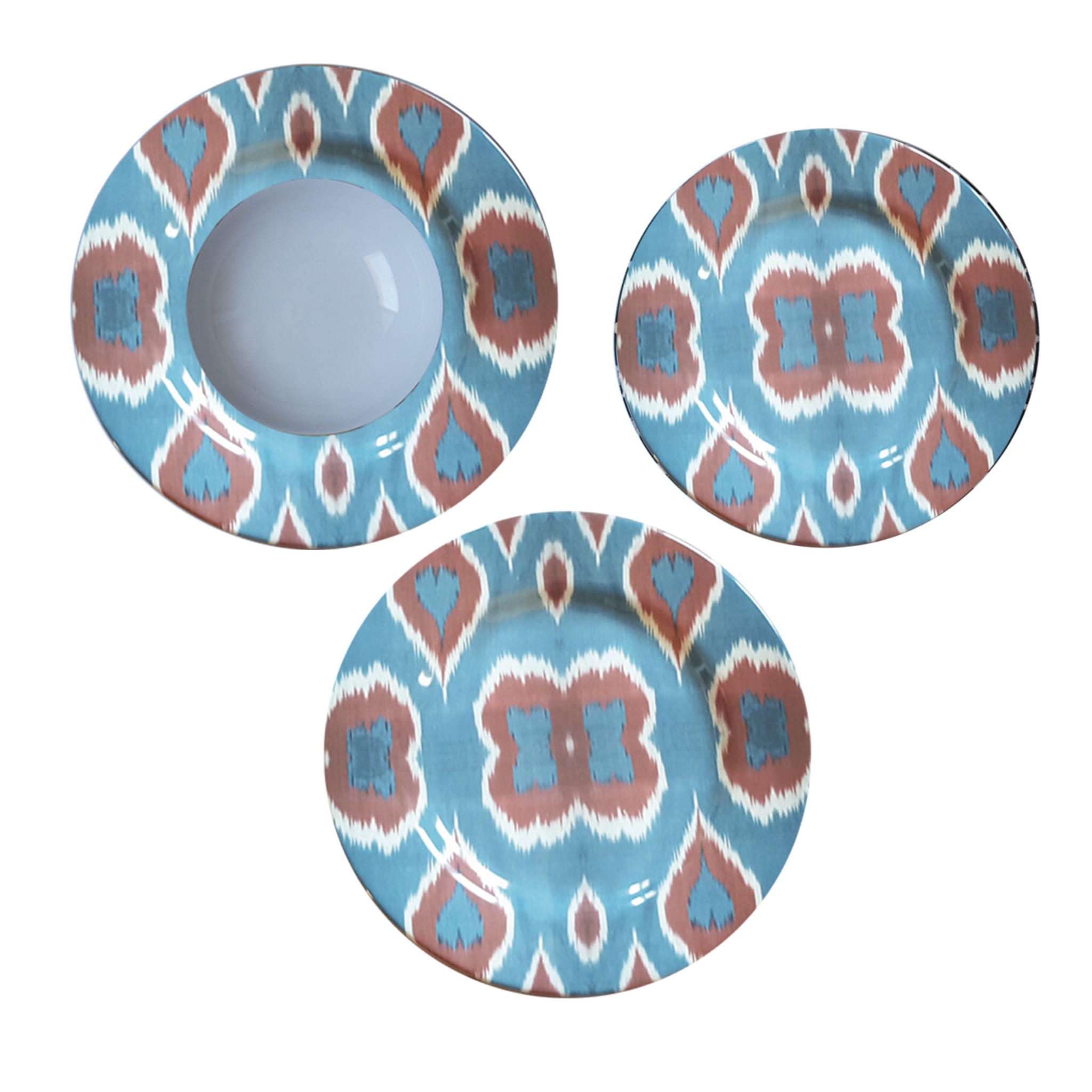 Set aus drei Ikat-Keramiktellern in Blau, Rot und Weiß für 1 - Hauptansicht