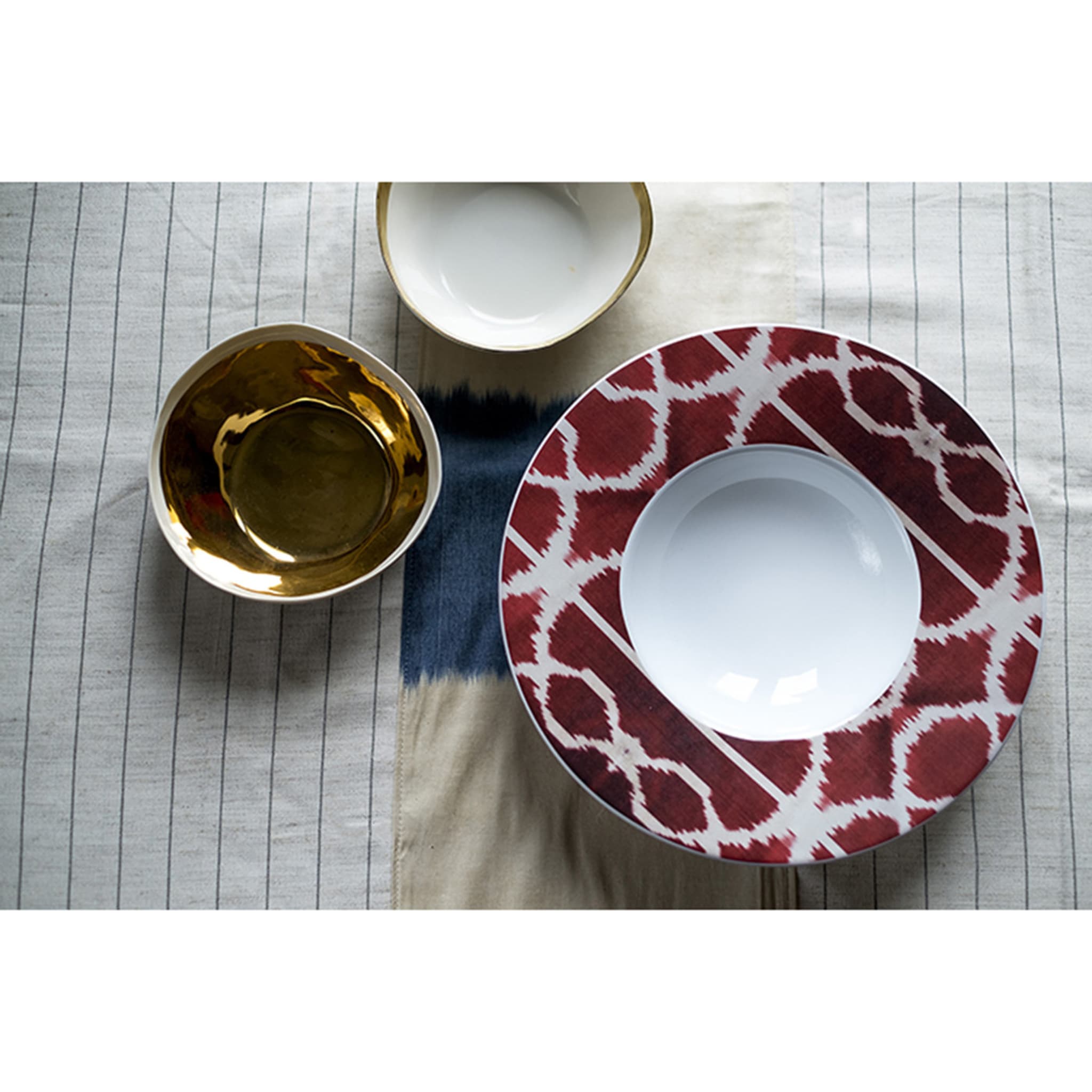 Set of Three Ikat Ceramic Plates in Red and White for 1 - Alternative view 1