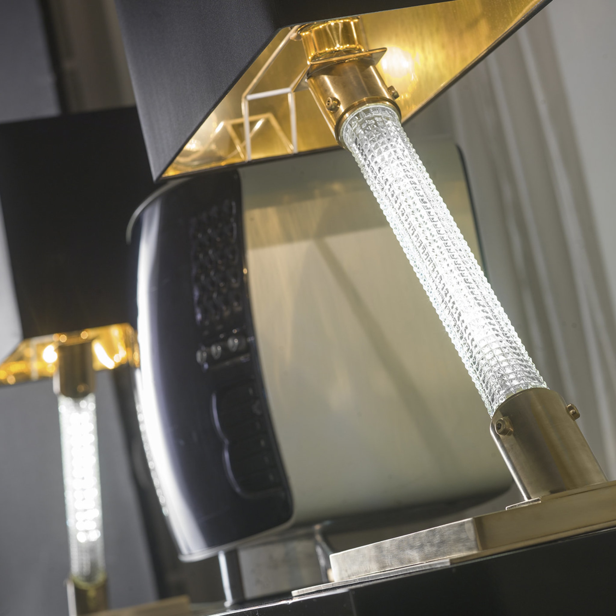 CL2031 Table Lamp - Alternative view 1