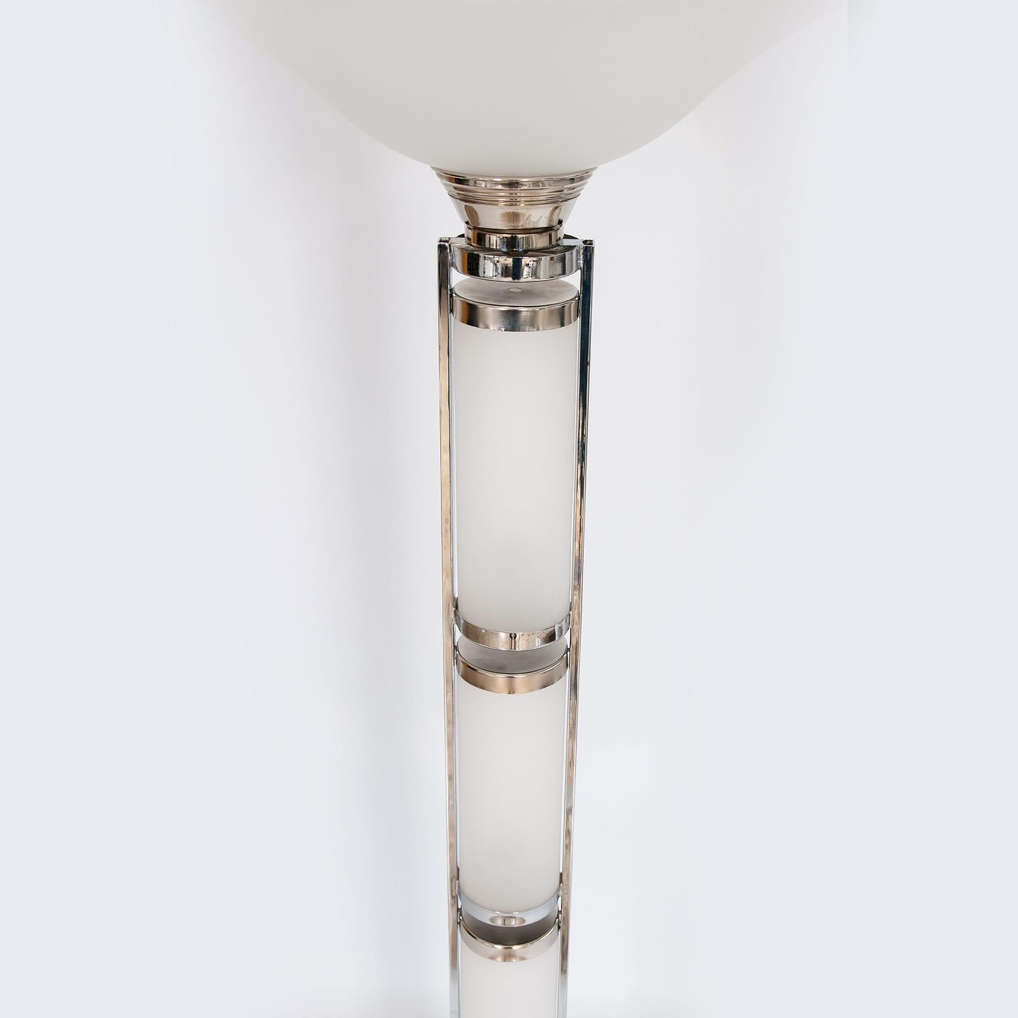 Lampadaire italien en verre opaque et chrome - Vue alternative 4