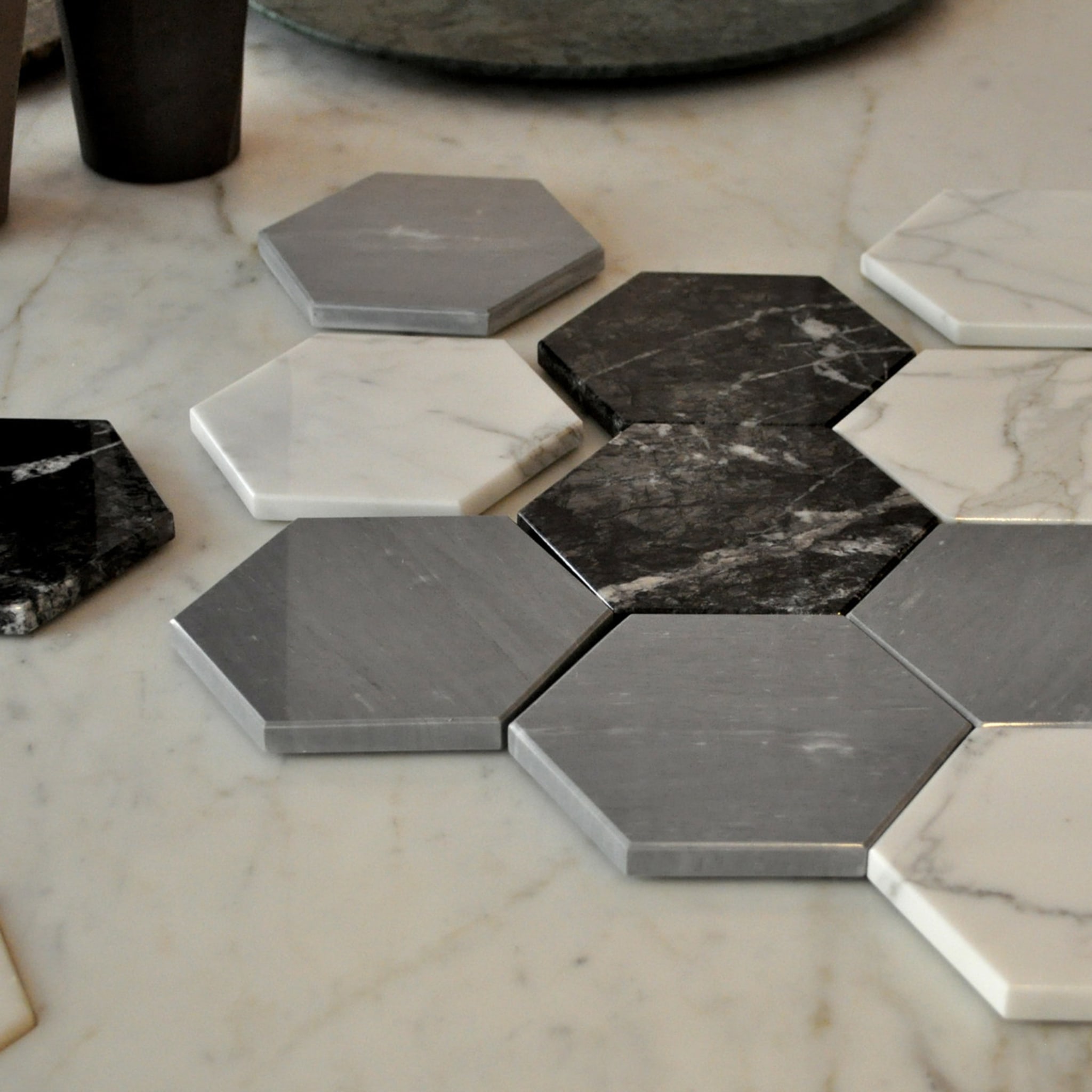 Set of 2 Convivio Coasters in Grey Bardiglio Marble - Alternative view 2