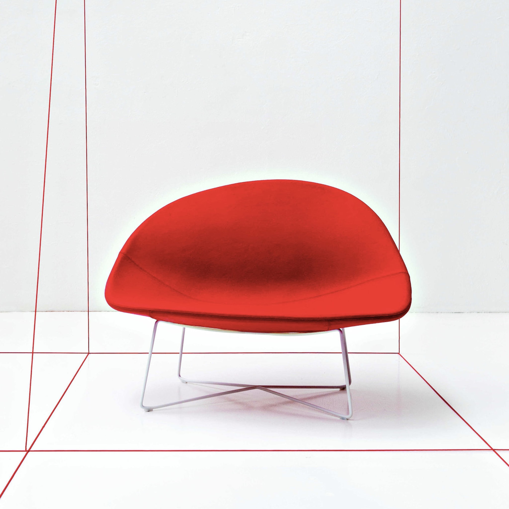Isola Red Accent Chair by Claesson Koivisto Rune - Vue alternative 1