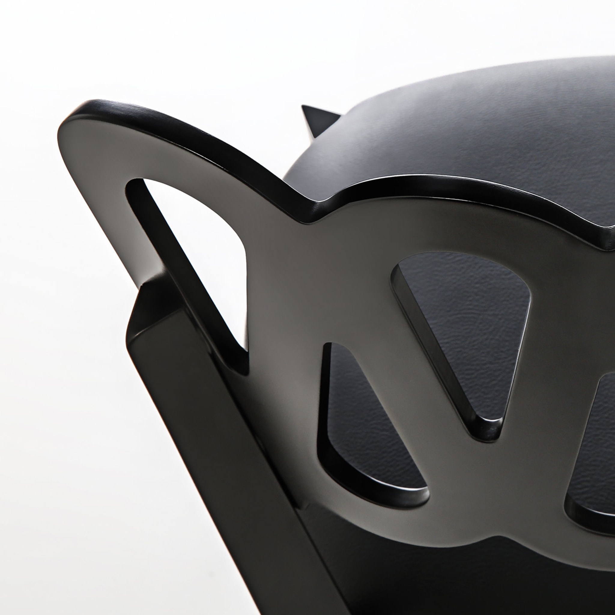 Ponti 969 Black Leather Chair by Gio Ponti - Alternative view 3