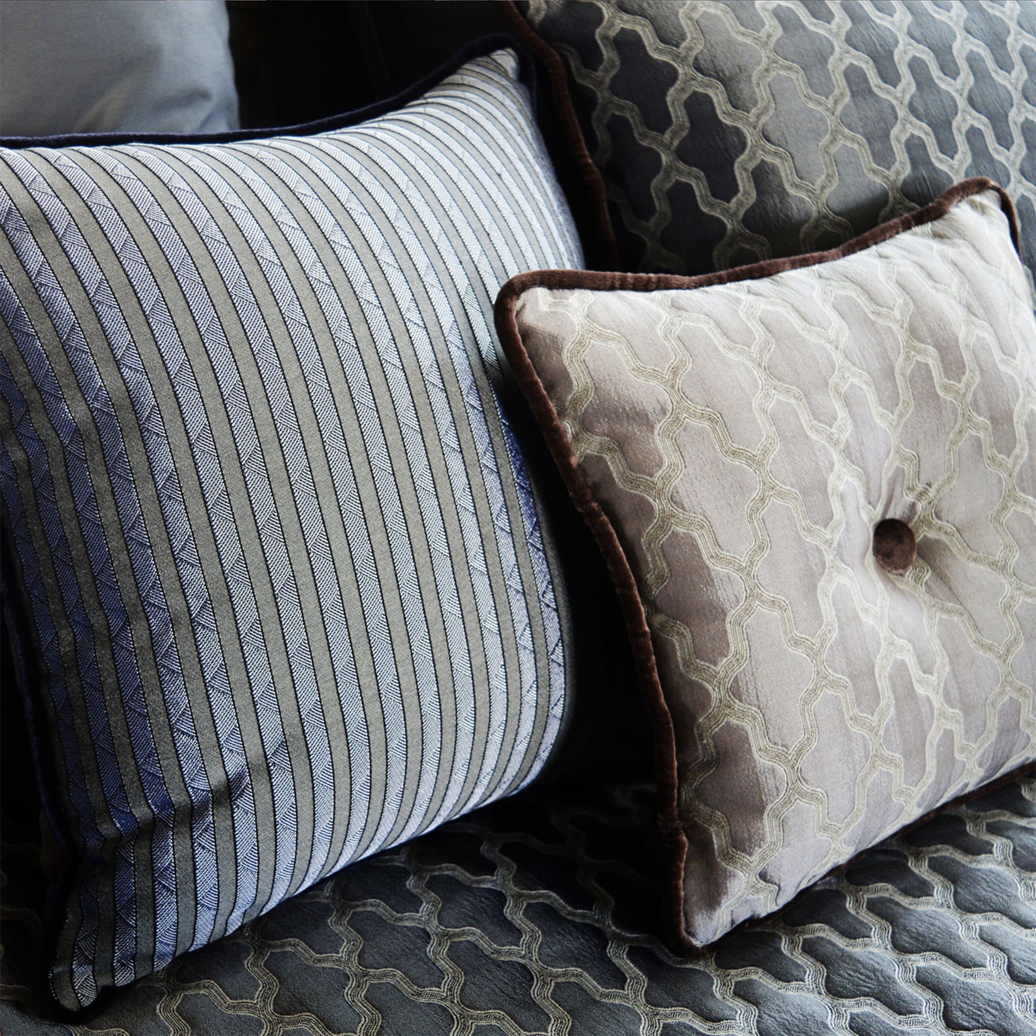 Carrè Cushion in jacquard fabric and Silk Velvet - Alternative view 3
