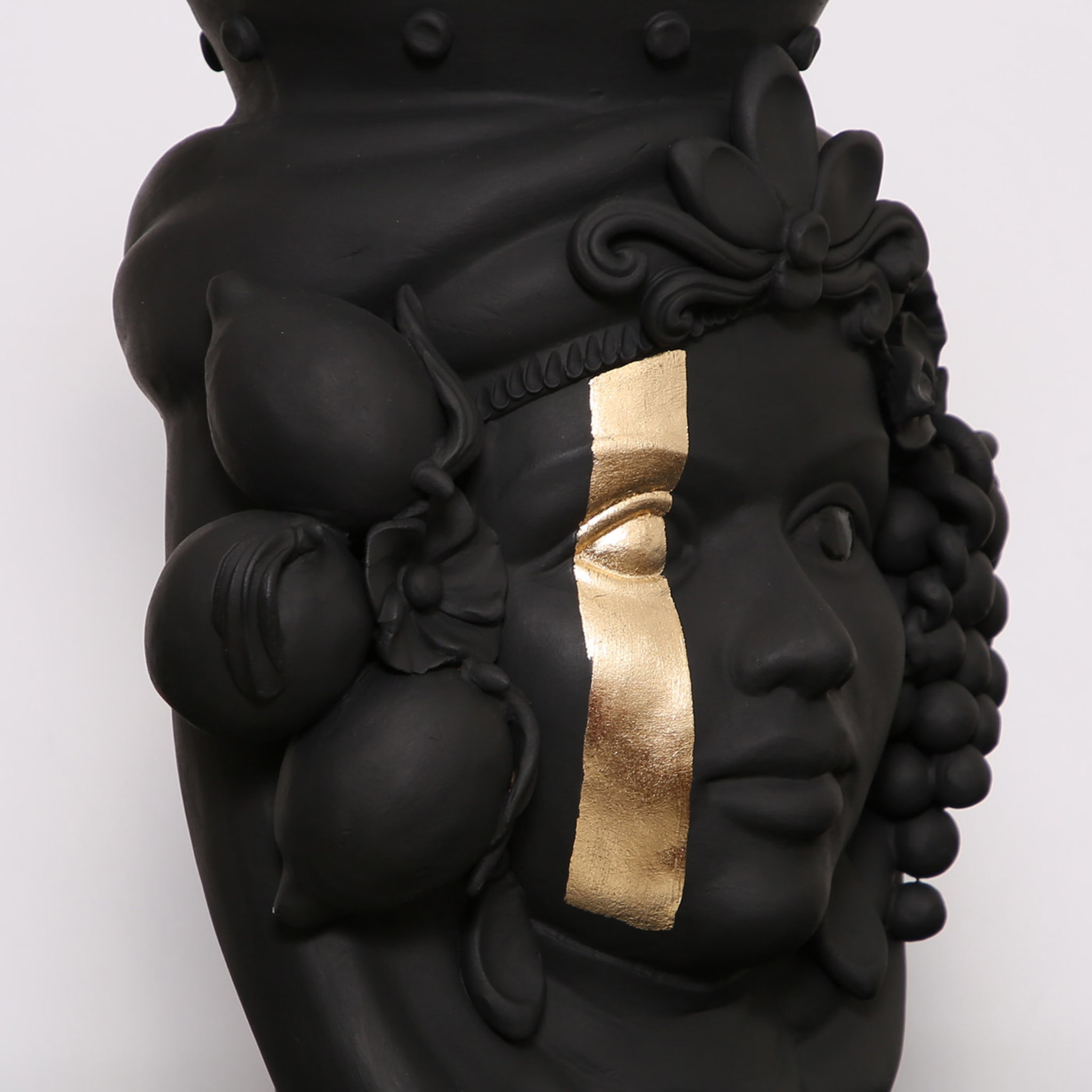 Donna Carmela Black Vase - Alternative view 1