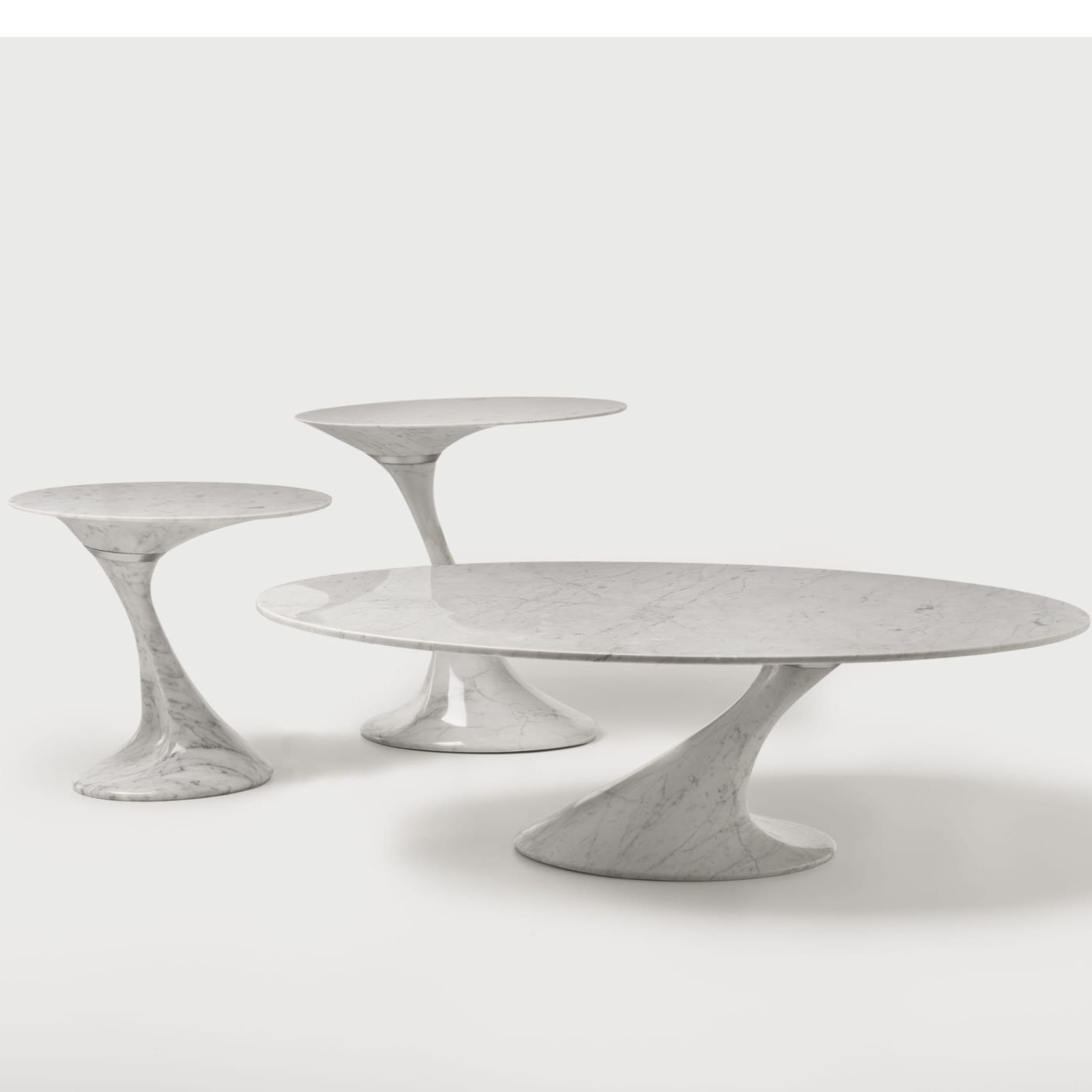 Table d'appoint ovale moyenne Swan de Giuseppe Chigiotti - Vue alternative 1