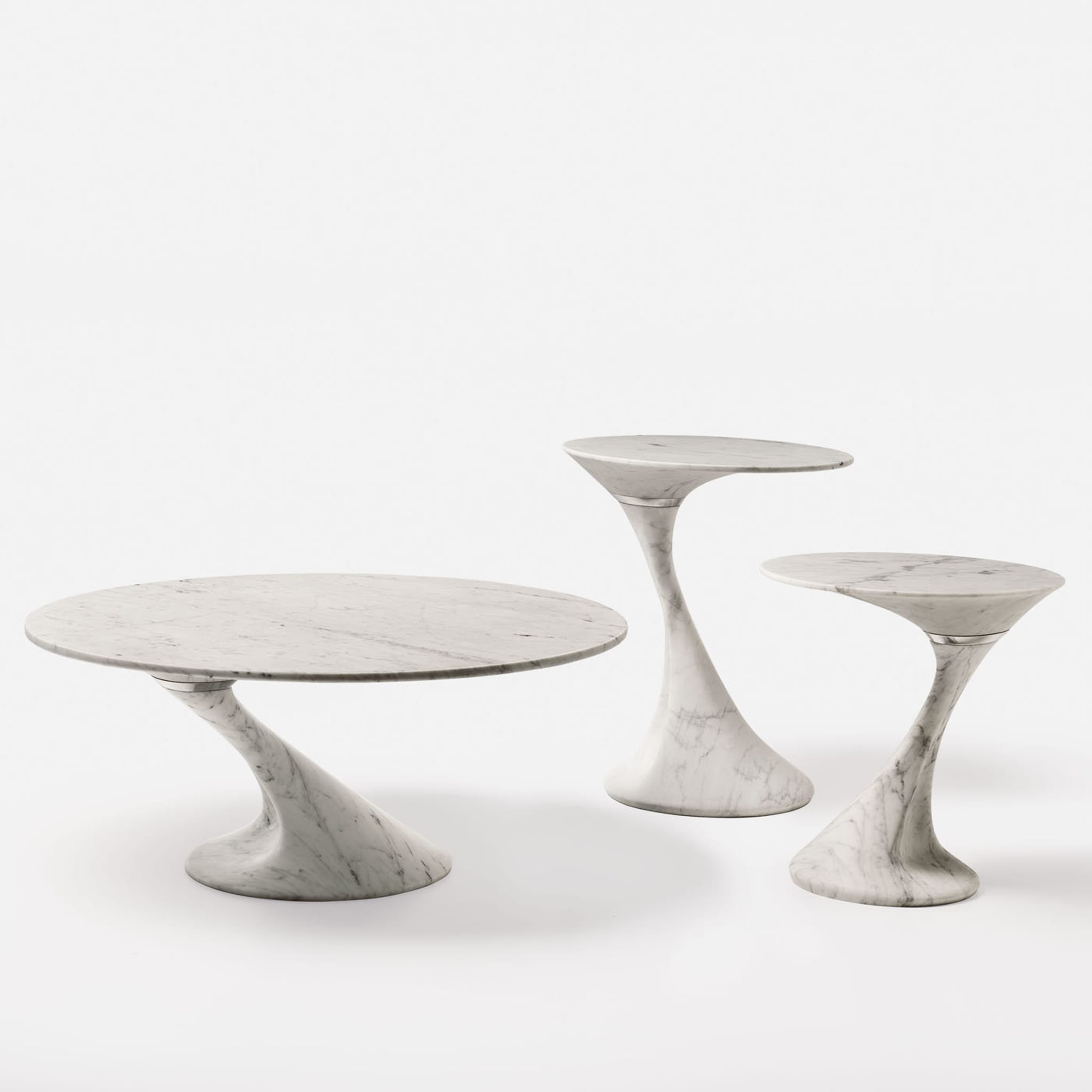 Table d'appoint ovale moyenne Swan de Giuseppe Chigiotti - Vue alternative 2