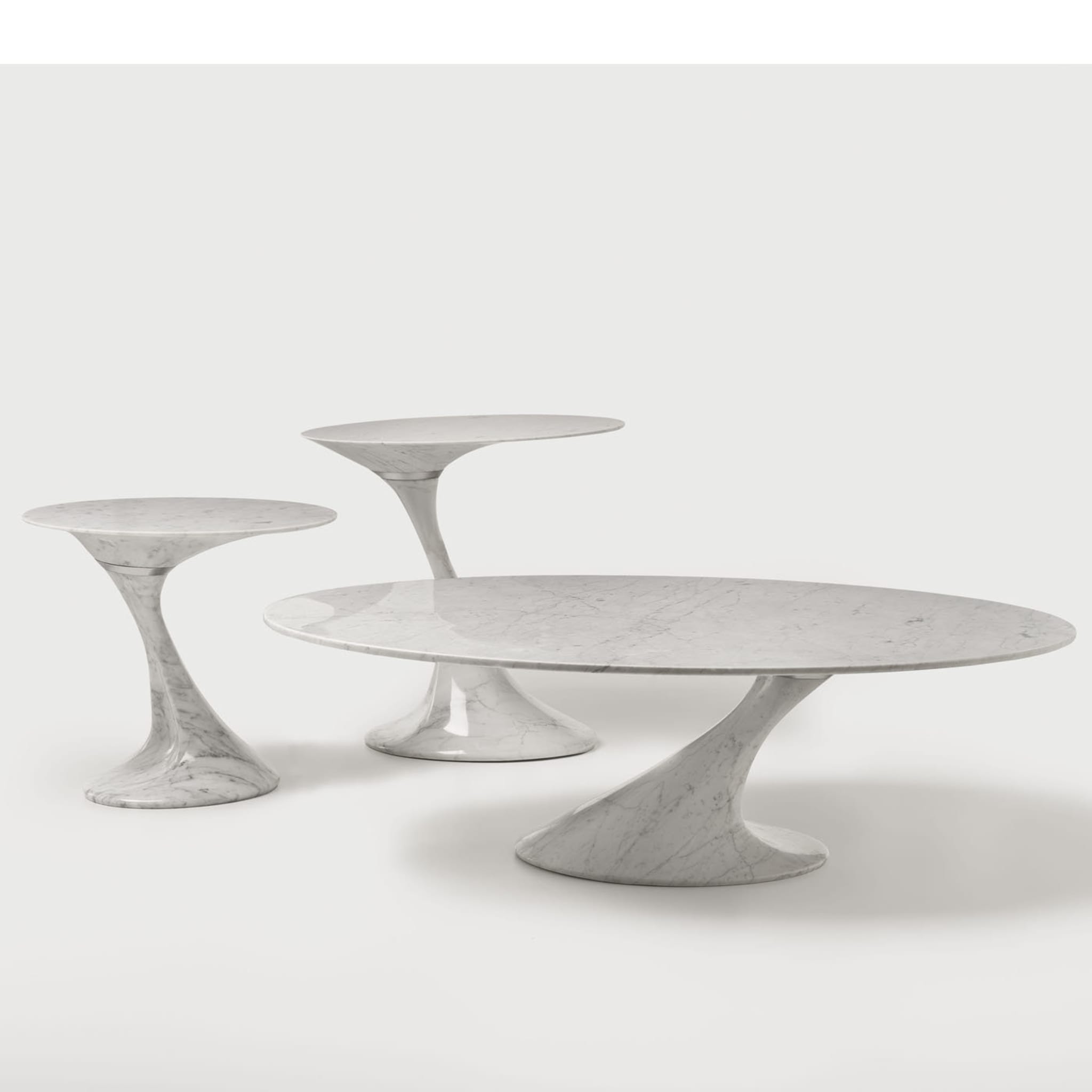 Swan Tall Round Side Table by Giuseppe Chigiotti - Alternative view 1