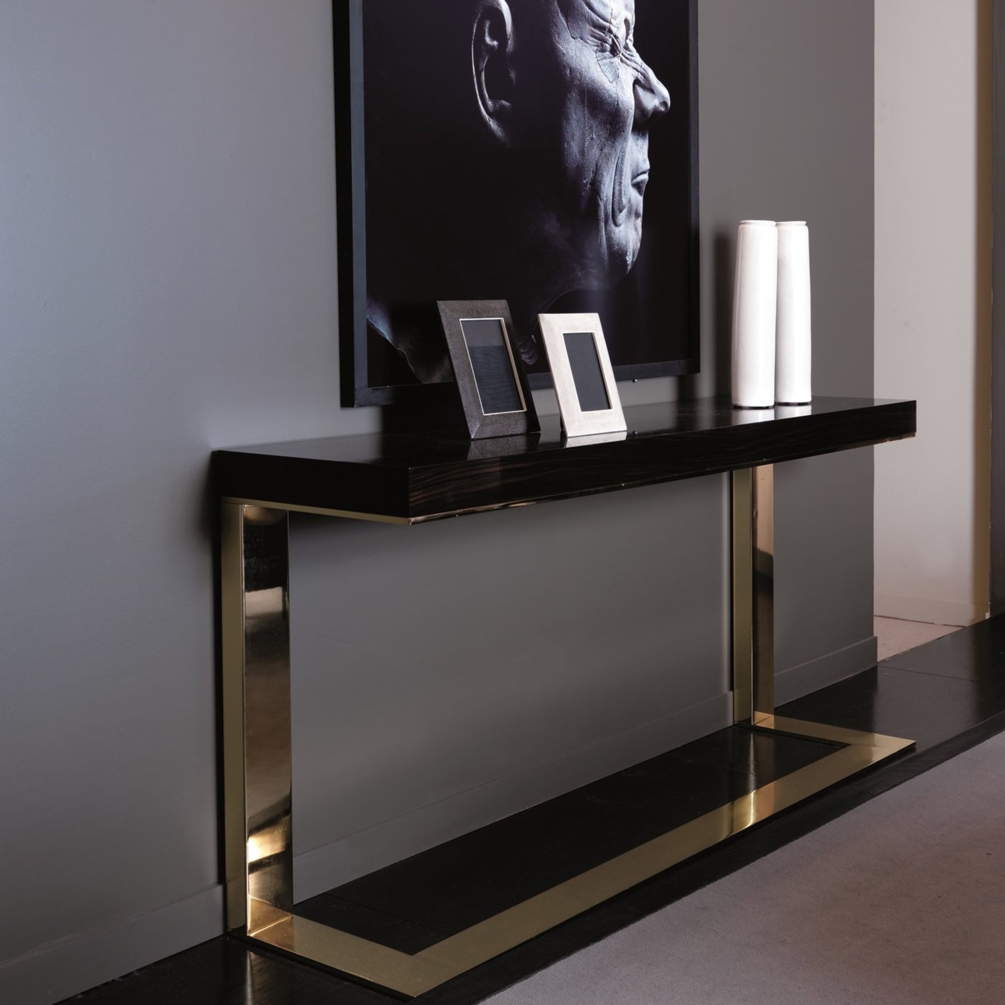 Kelly Console with Glossy Finish - Alternative view 3