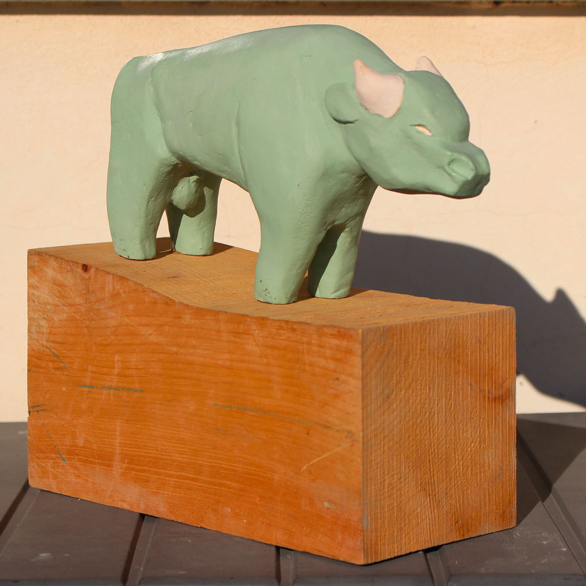 Grüne Büffel-Skulptur - Alternative Ansicht 1