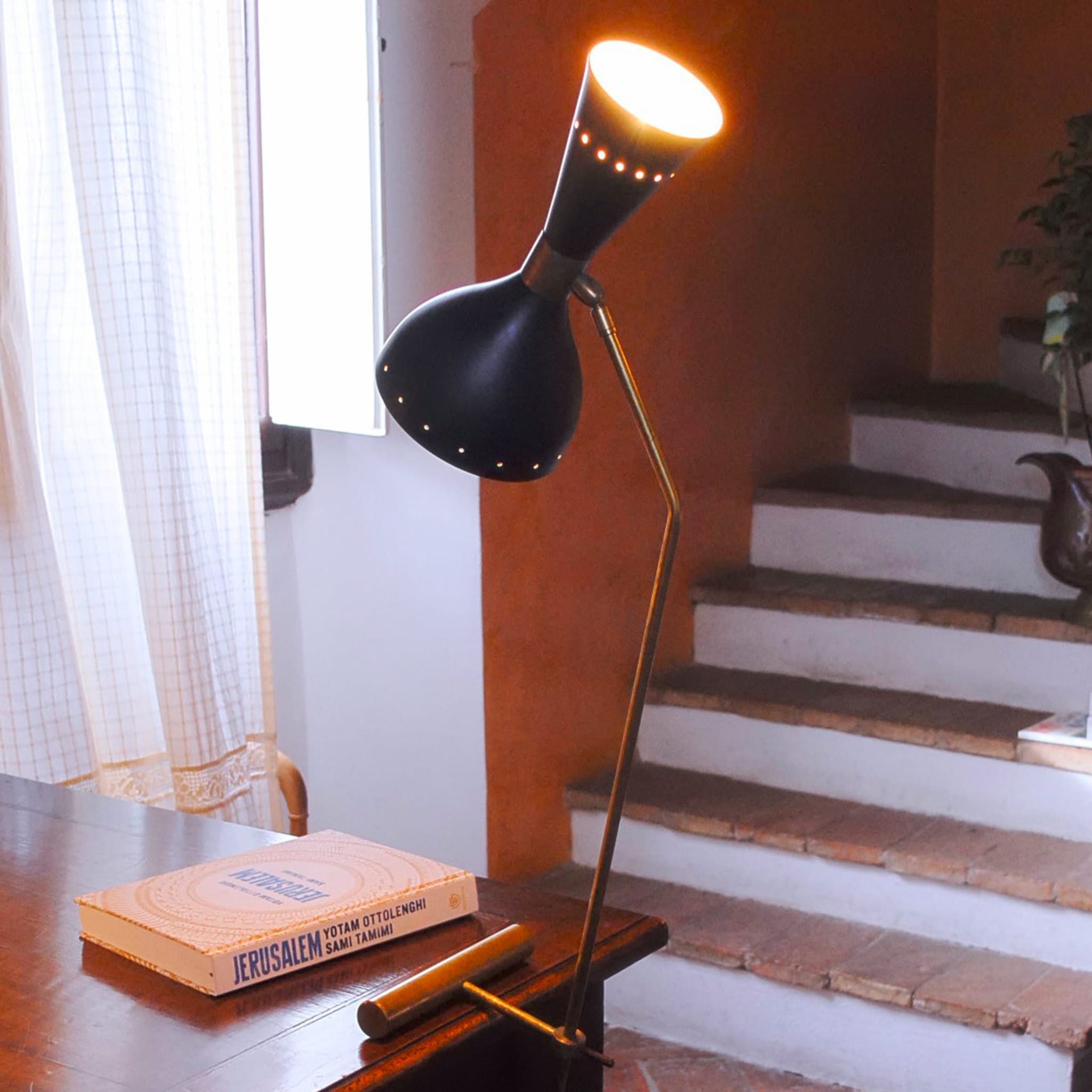 Equilibrista Lámpara de mesa de latón - Vista alternativa 1