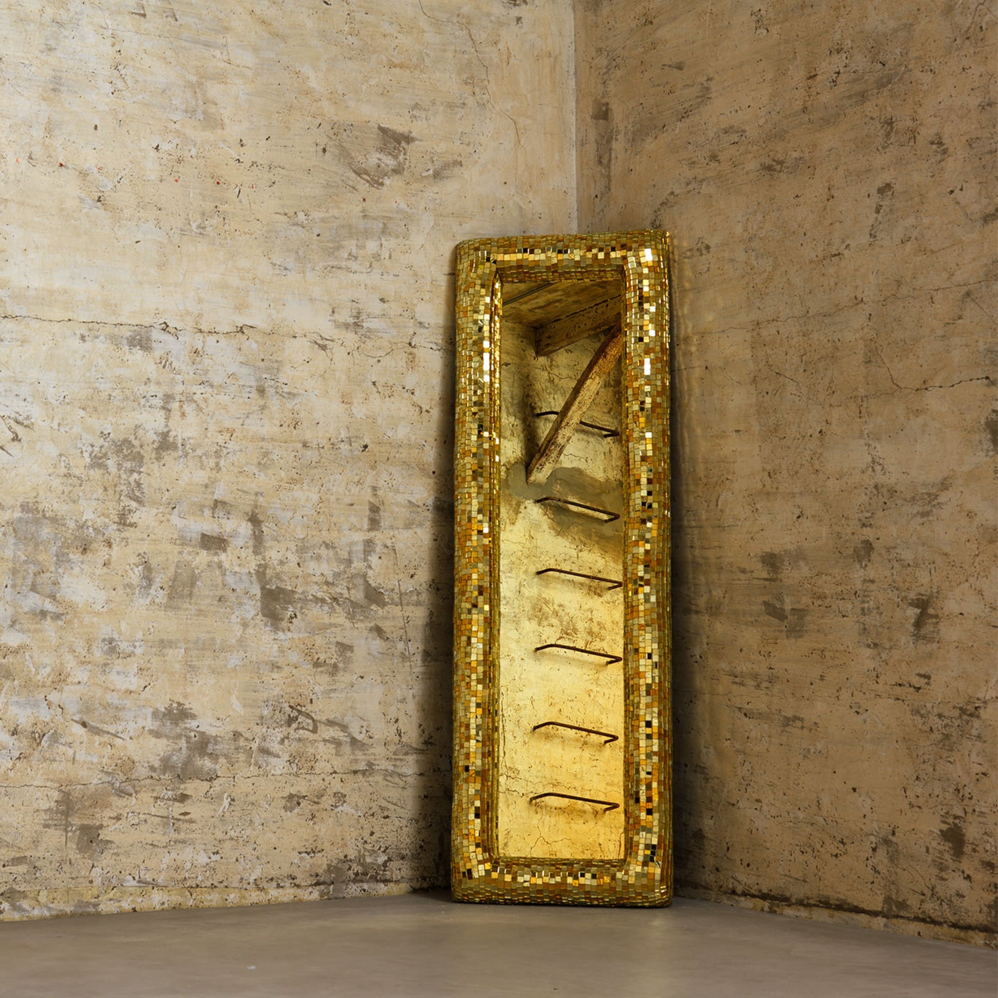 Bombato Gold Wall Mirror - Alternative view 1