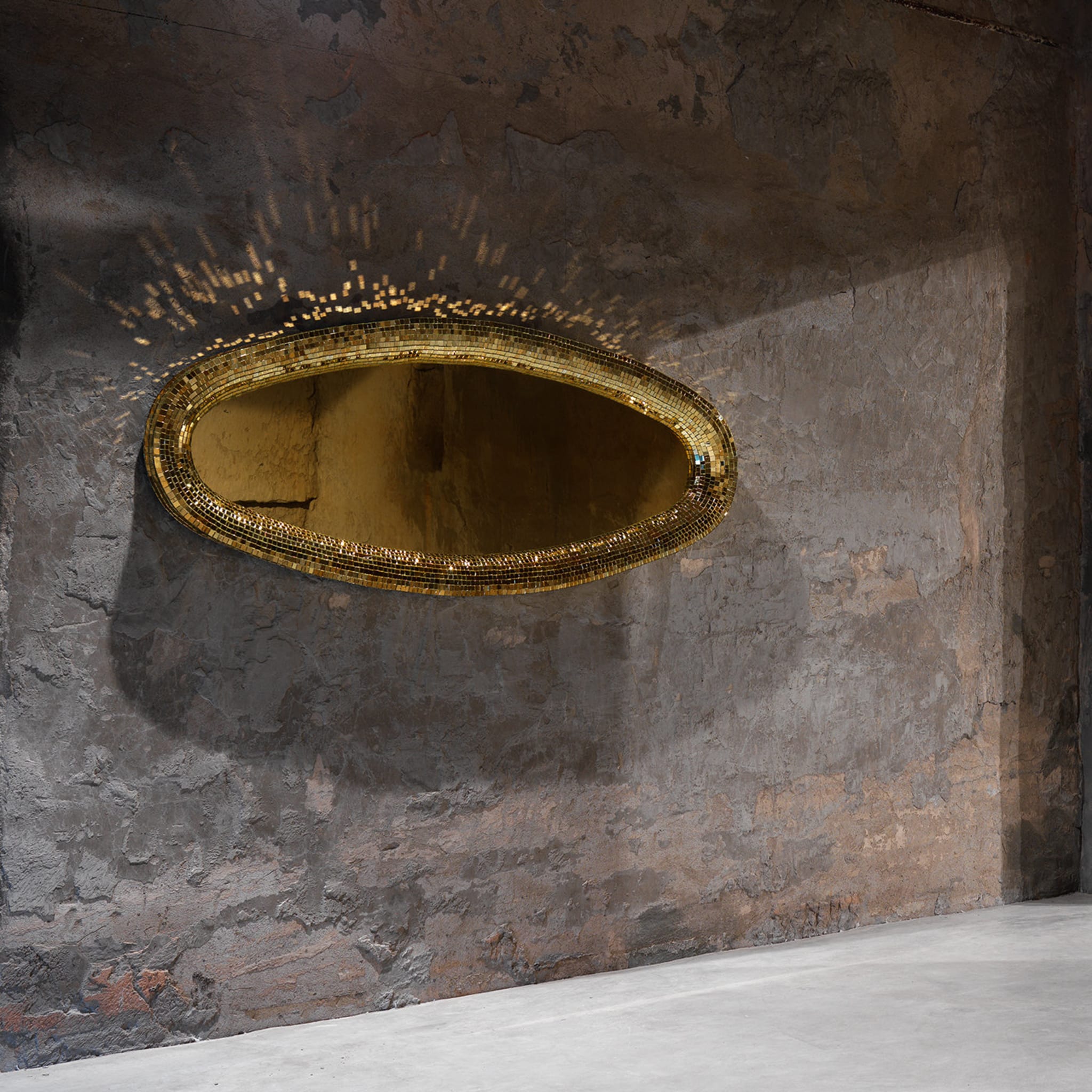 Atollo Gold Wall Mirror - Alternative view 1