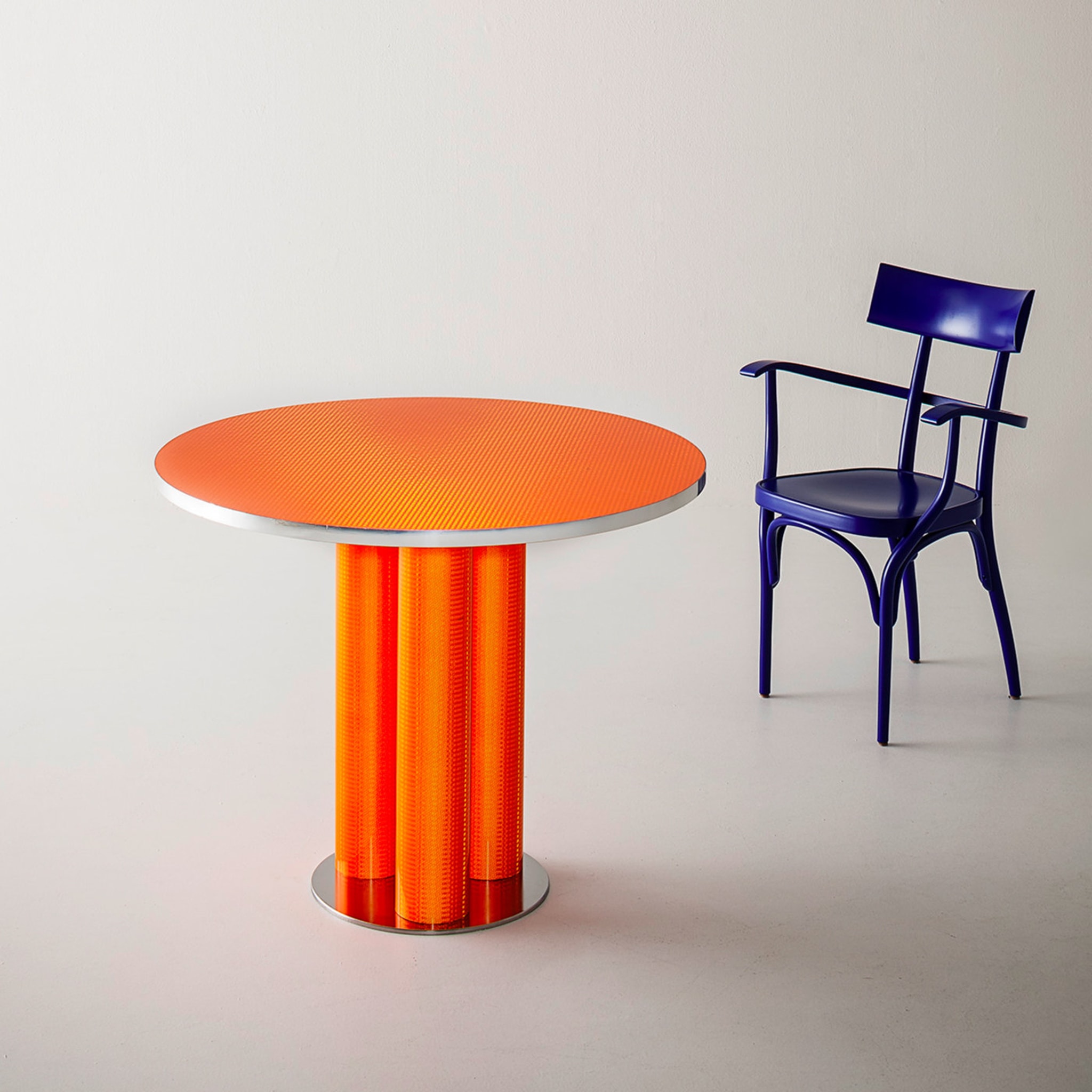 Reflective Collection - round Bistro table - Alternative view 1