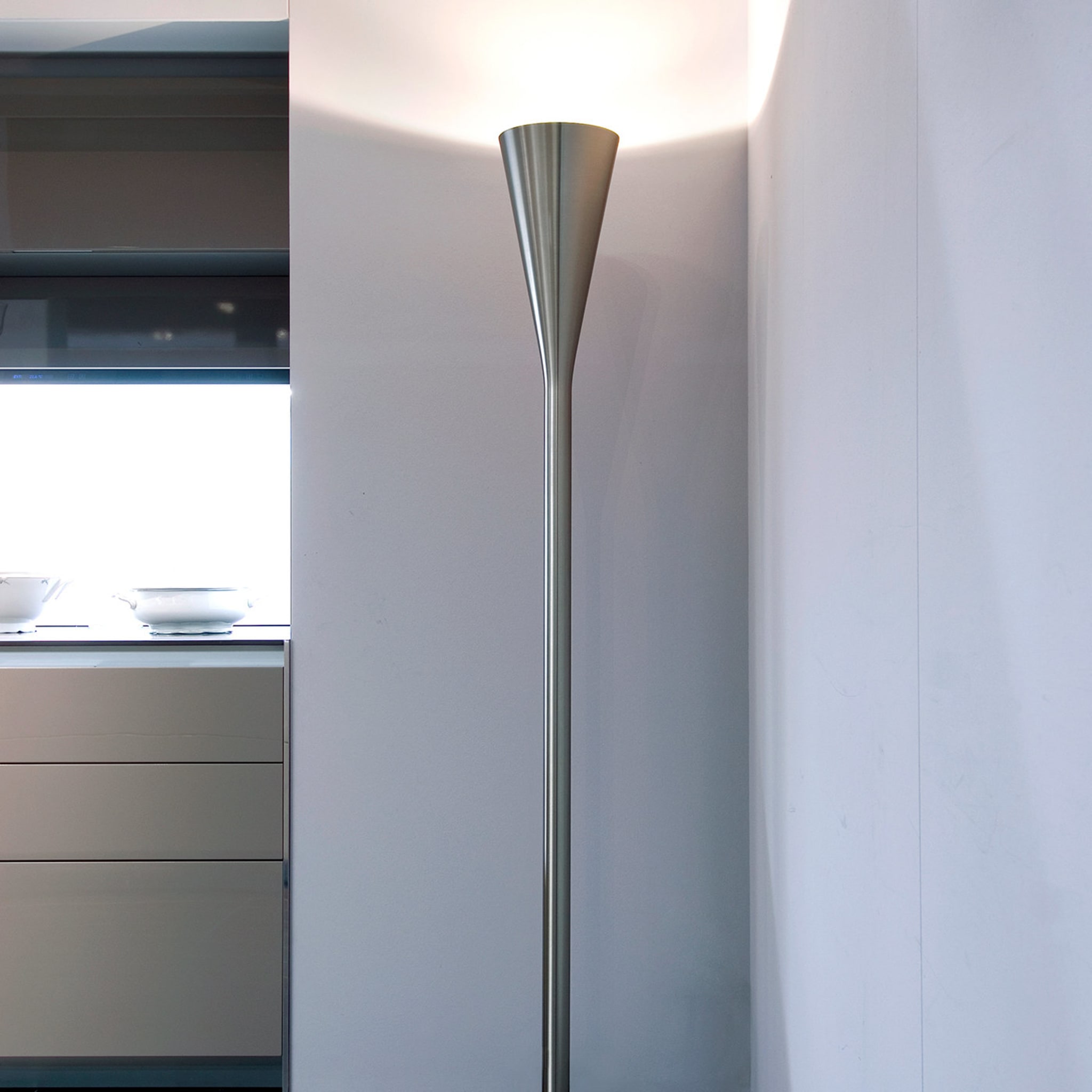 Luminator Nickel Floor Lamp by Pietro Chiesa - Alternative view 2
