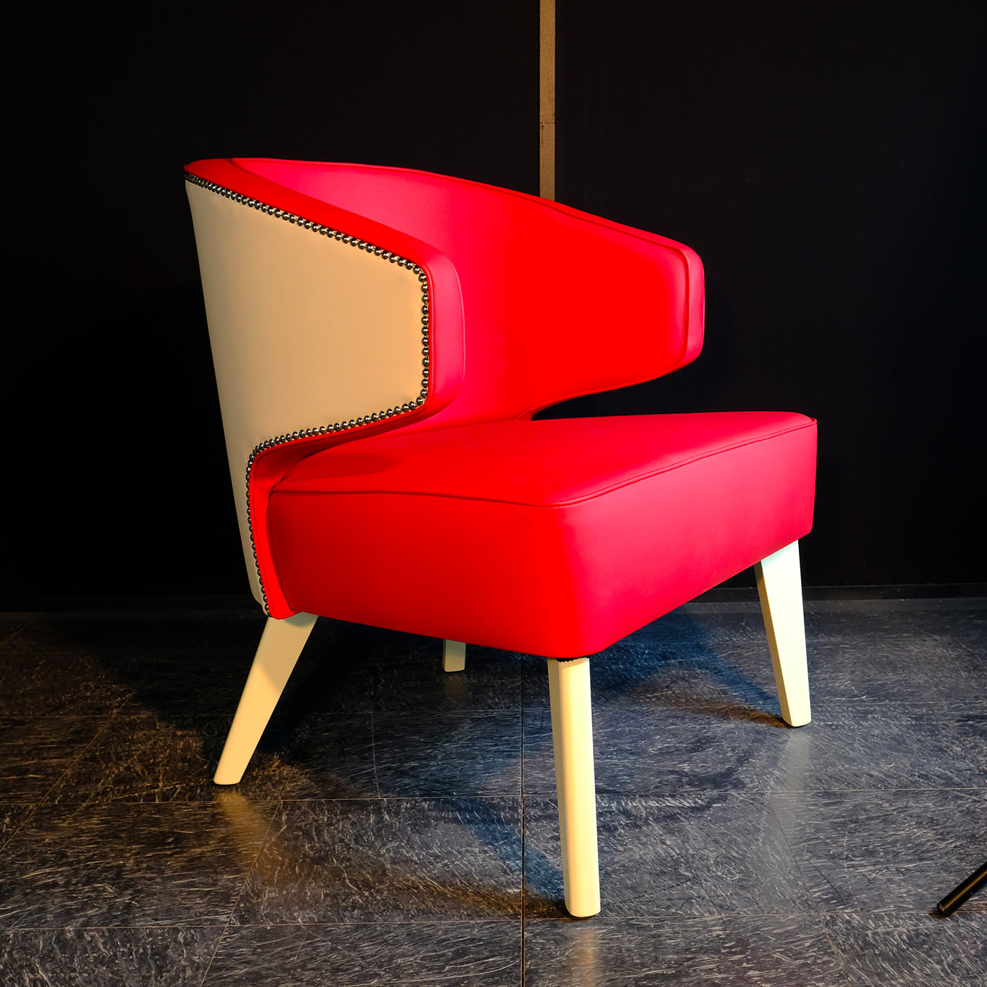 Hugy Red Armchair - Divina Project
