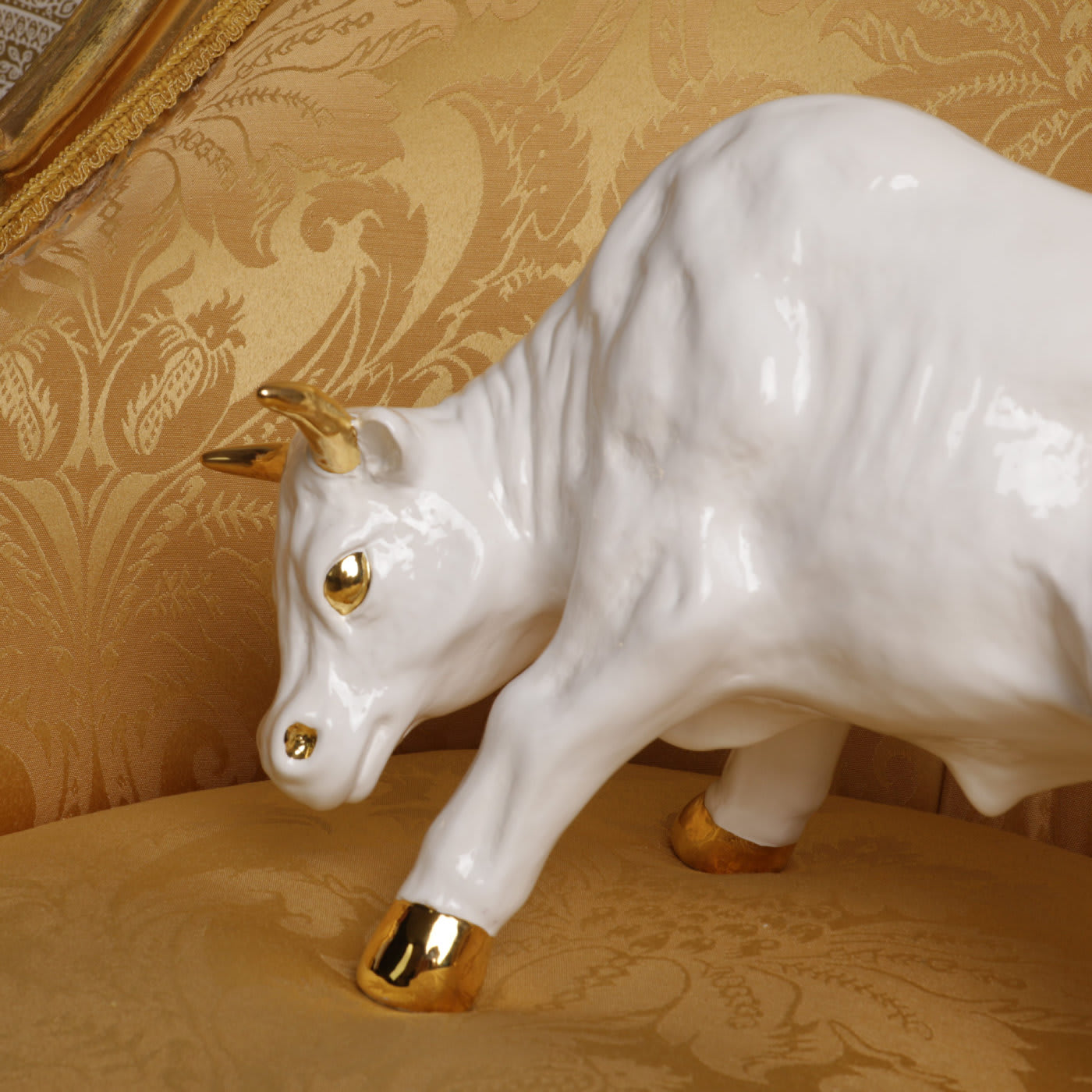 White and Gold Bull - Ceramiche Artistiche Giannini
