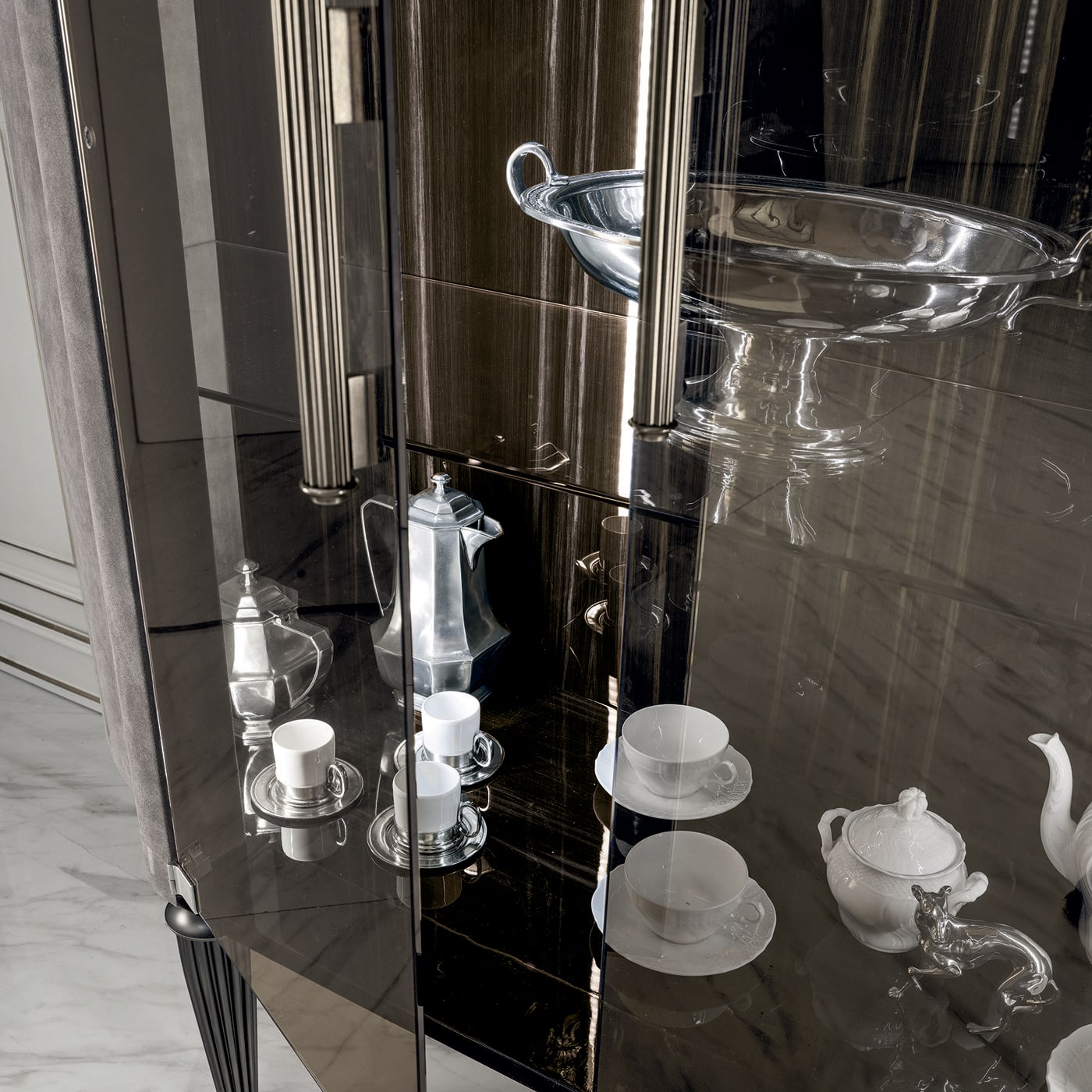Kate Tall Display Cabinet by Giuseppe Iasparra - Longhi