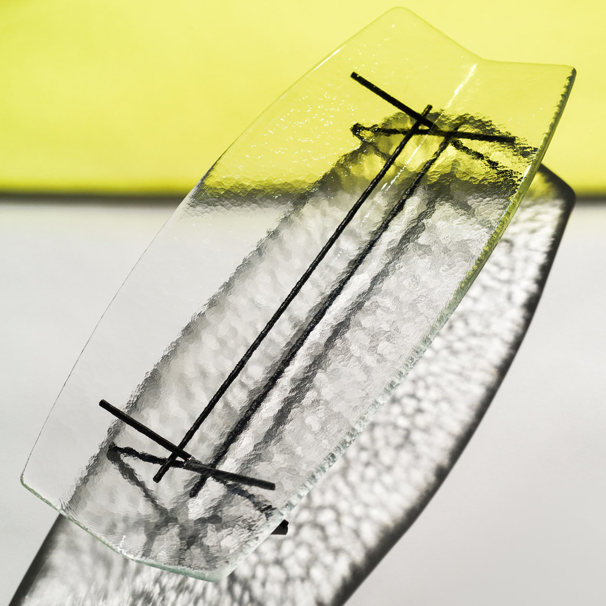 Hakou transparent glass centerpiece - Alternative view 1
